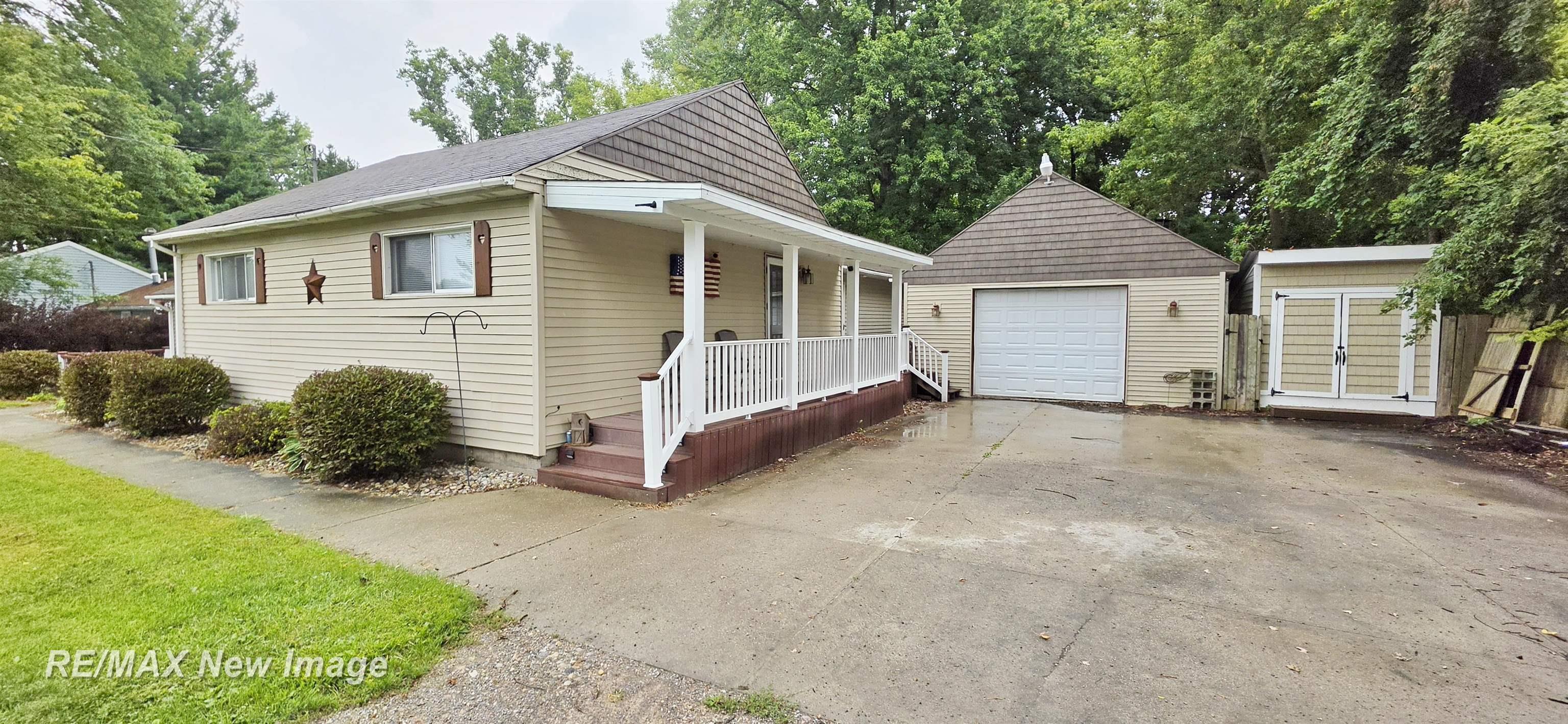 Photo 2 of Single family home for sale at 247 Sparling St, Saginaw, MI 48609 | MLS# 61050220805 | Listing updated on 2026-09-14