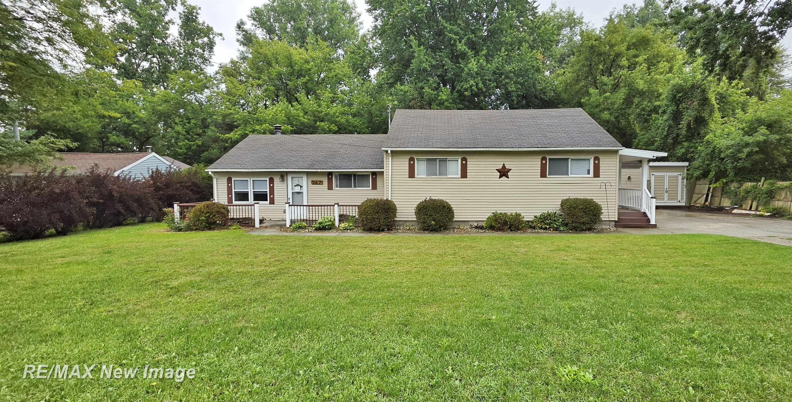 Photo 3 of Single family home for sale at 247 Sparling St, Saginaw, MI 48609 | MLS# 61050220805 | Listing updated on 2026-09-14
