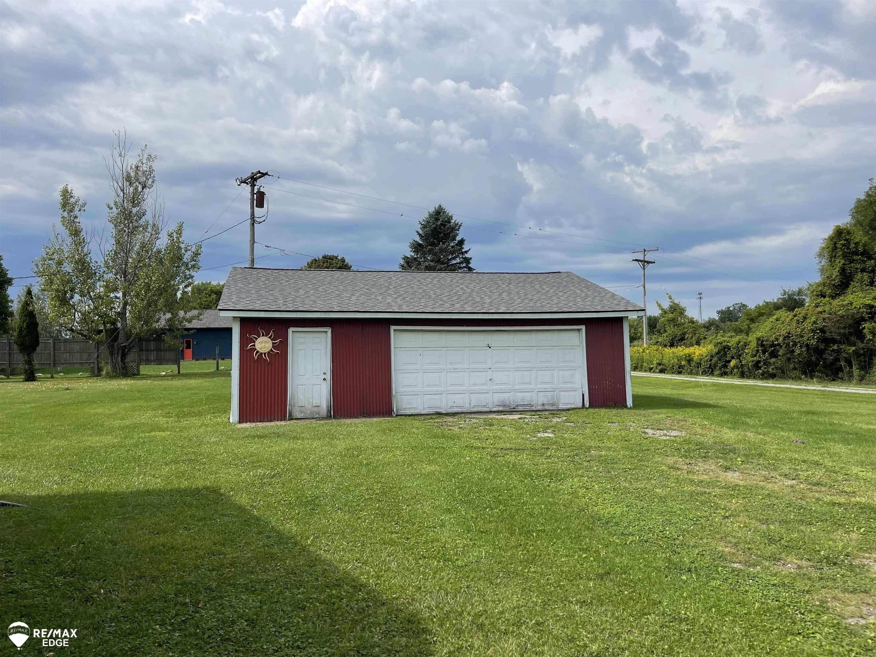 Photo 3 of Single family home for sale at 4083 Peters Rd, Columbiaville, MI 48421 | MLS# 5050220825 | Listing updated on 2026-09-04