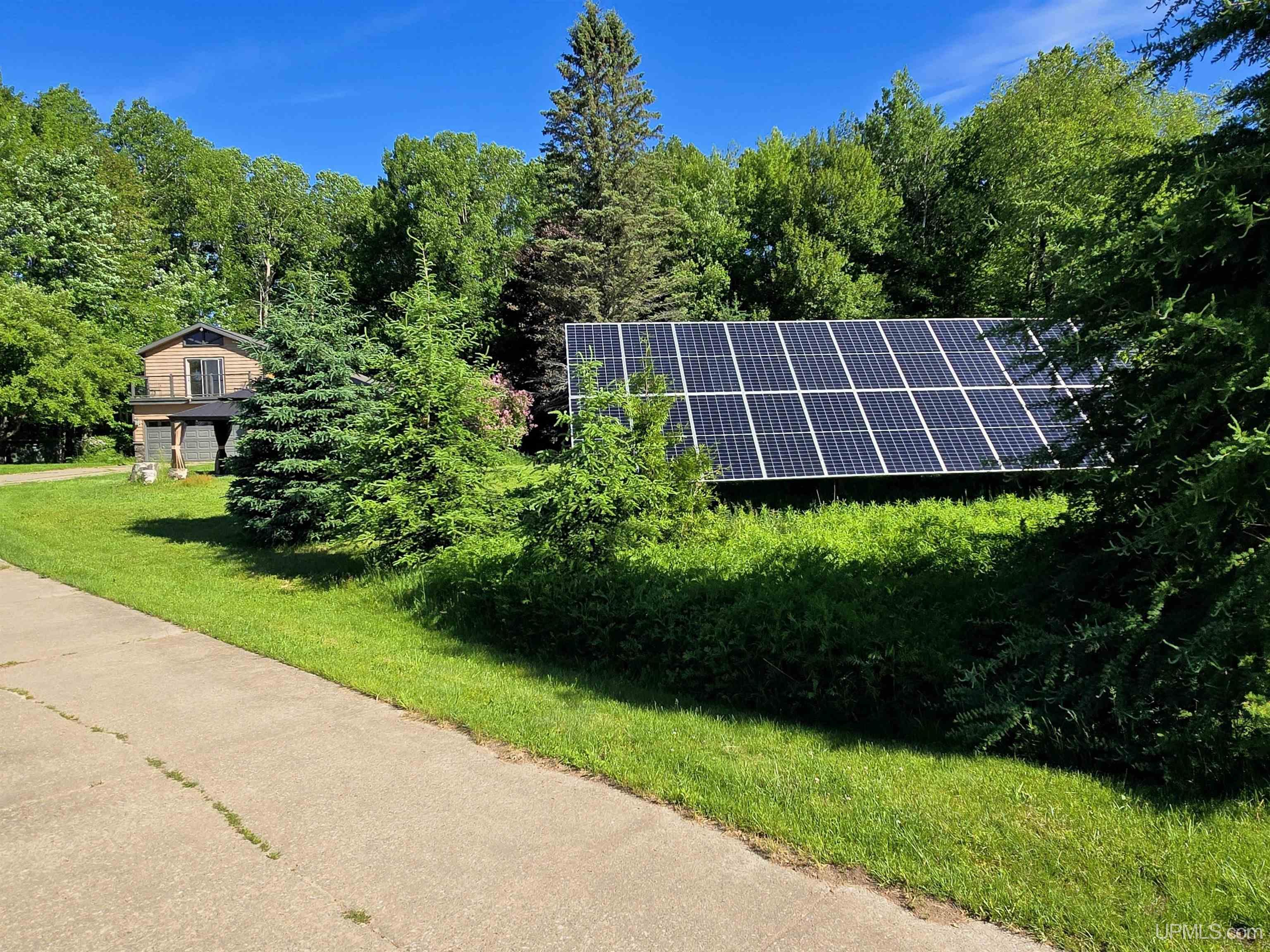 Photo 2 of Single family home for sale at 3 Hidden Crk Dr, Marquette, MI 49855 | MLS# 50220843 | Listing updated on 2026-09-04