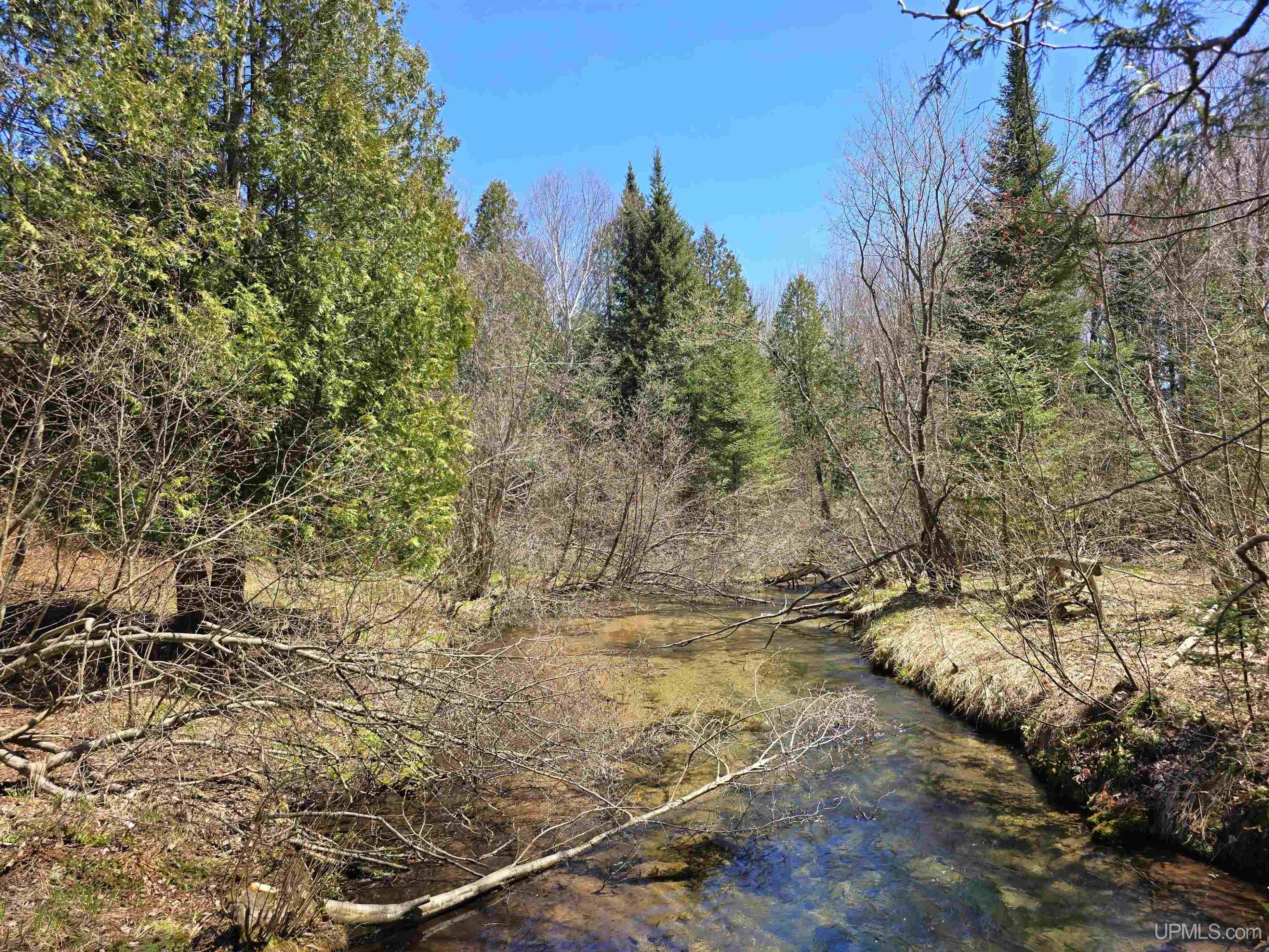 Photo 3 of Single family home for sale at 3 Hidden Crk Dr, Marquette, MI 49855 | MLS# 50220843 | Listing updated on 2026-09-04