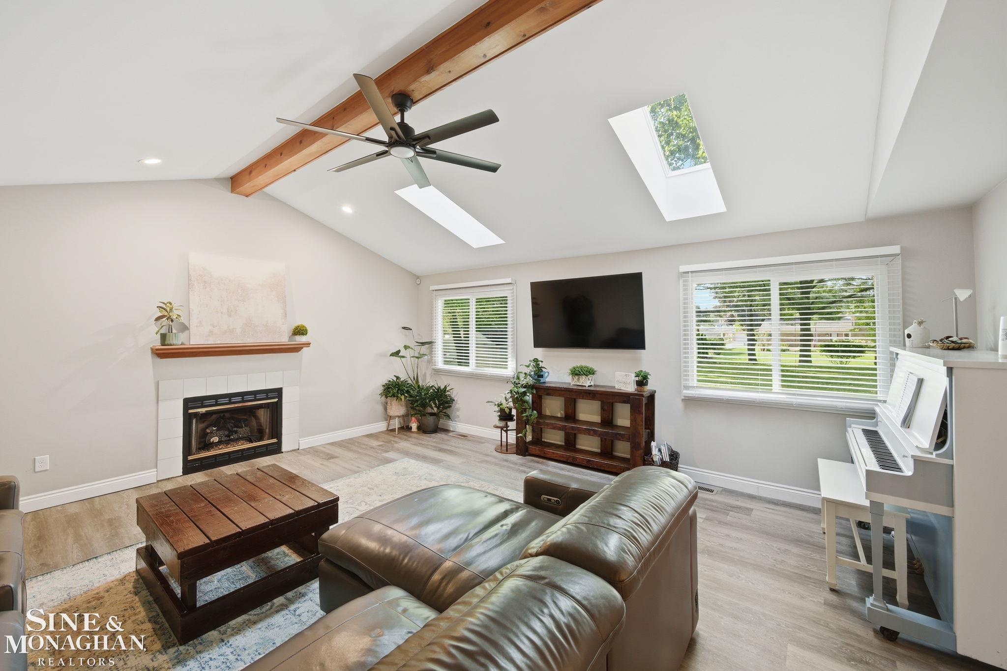 Photo 5 of Single family home for sale at 4882 25 Mile Rd, Shelby Township, MI 48316 | MLS# 58050220964 | Listing updated on 2026-09-05