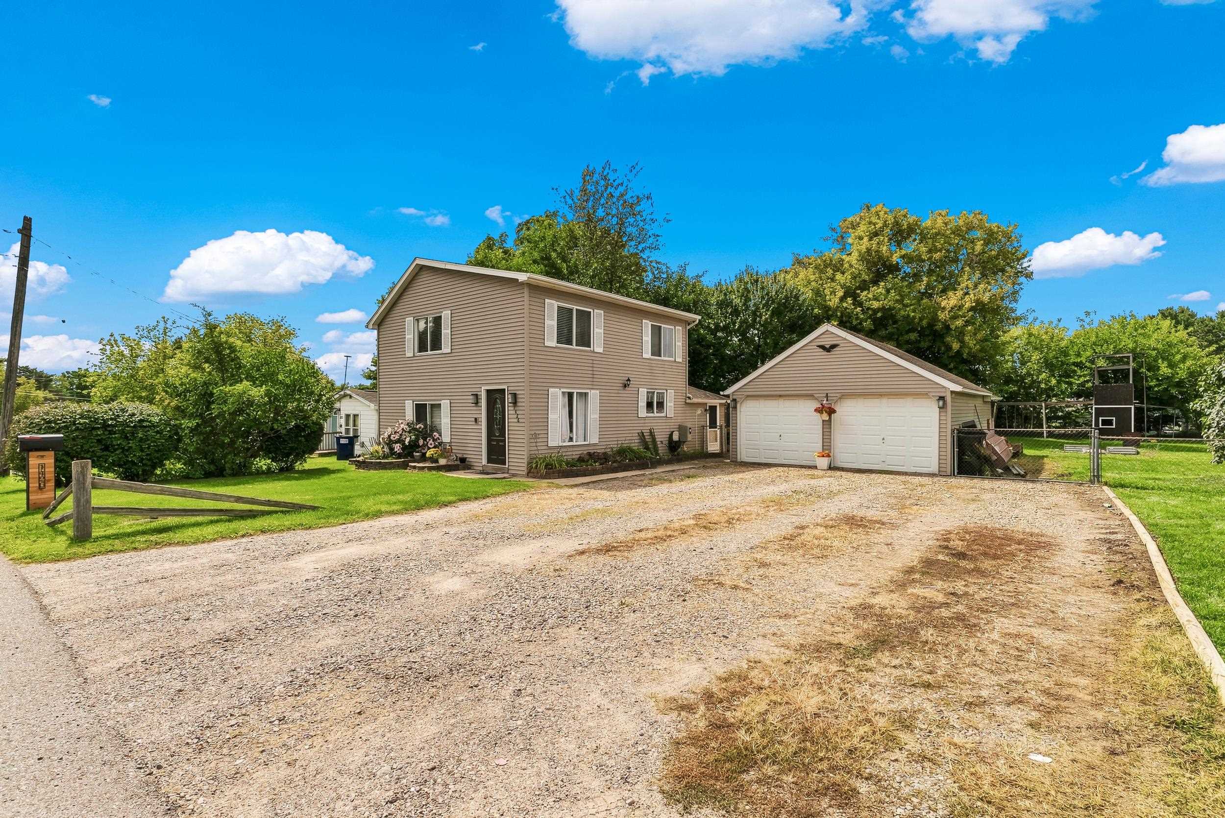 Photo 3 of Single family home for sale at 1426 S Pearce St, Owosso, MI 48867 | MLS# 5050220965 | Listing updated on 2026-09-06