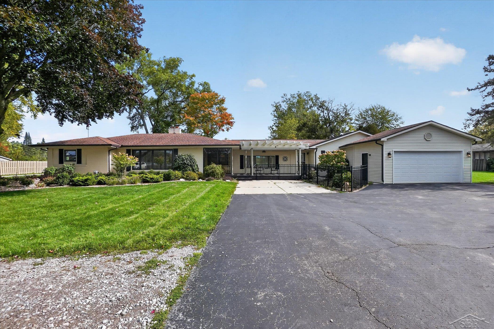 Photo 2 of Single family home for sale at 3850 Midland Rd, Saginaw, MI 48603 | MLS# 61050220975 | Listing updated on 2026-10-07