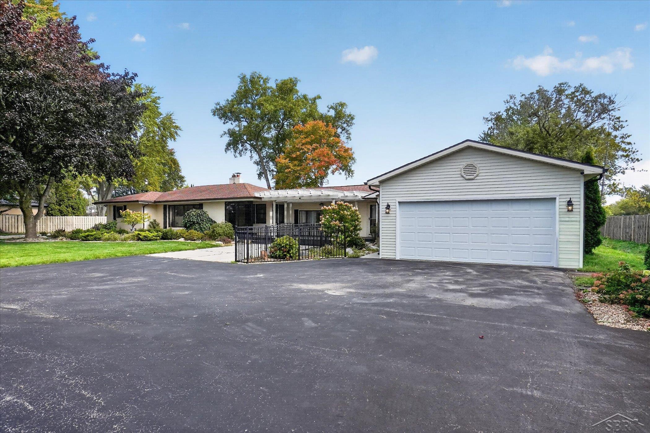Photo 3 of Single family home for sale at 3850 Midland Rd, Saginaw, MI 48603 | MLS# 61050220975 | Listing updated on 2026-10-07