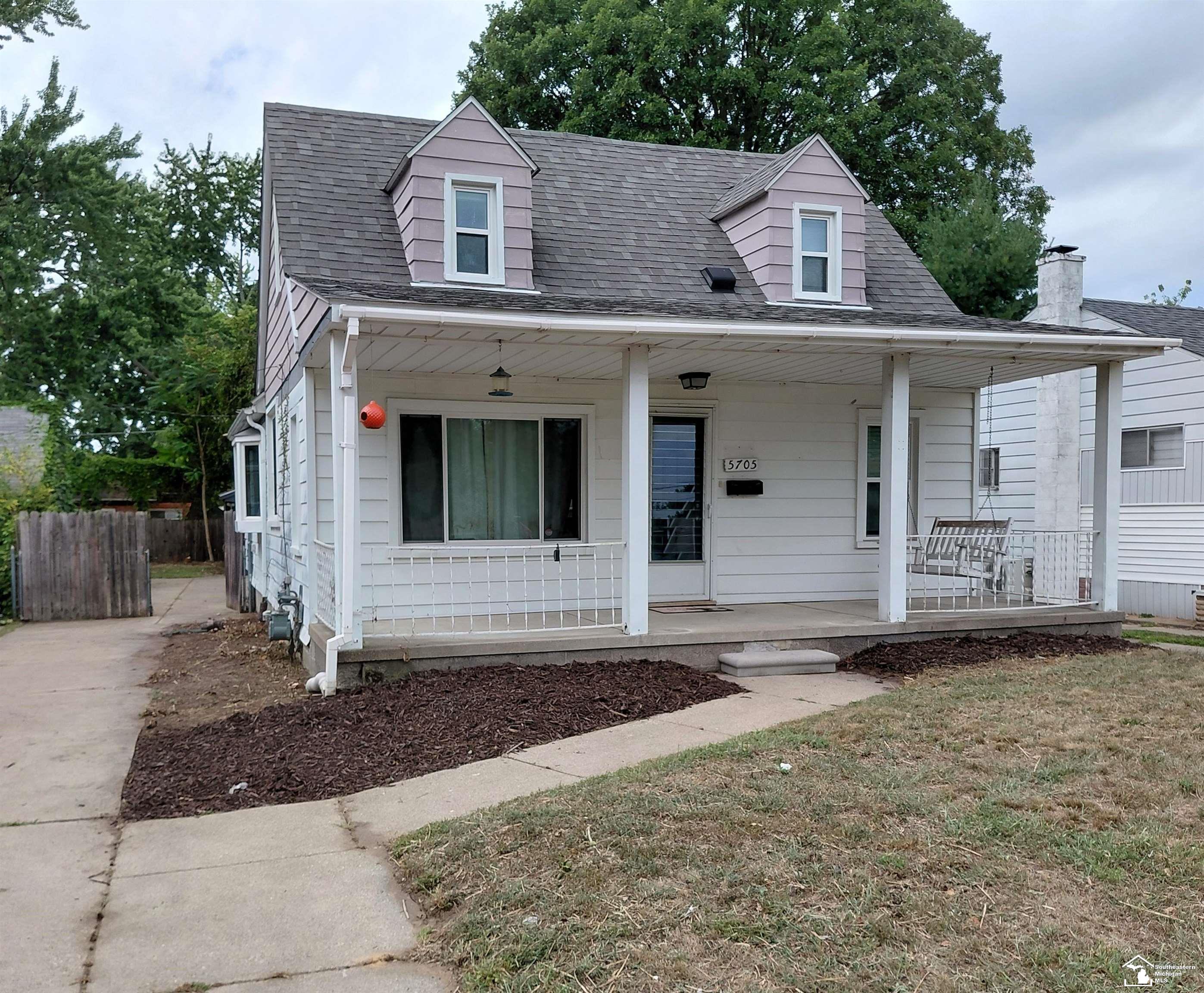 Photo 1 of Single family home for sale at 5705 N Vernon St, Dearborn Heights, MI 48127 | MLS# 57050220998 | Listing updated on 2026-09-07