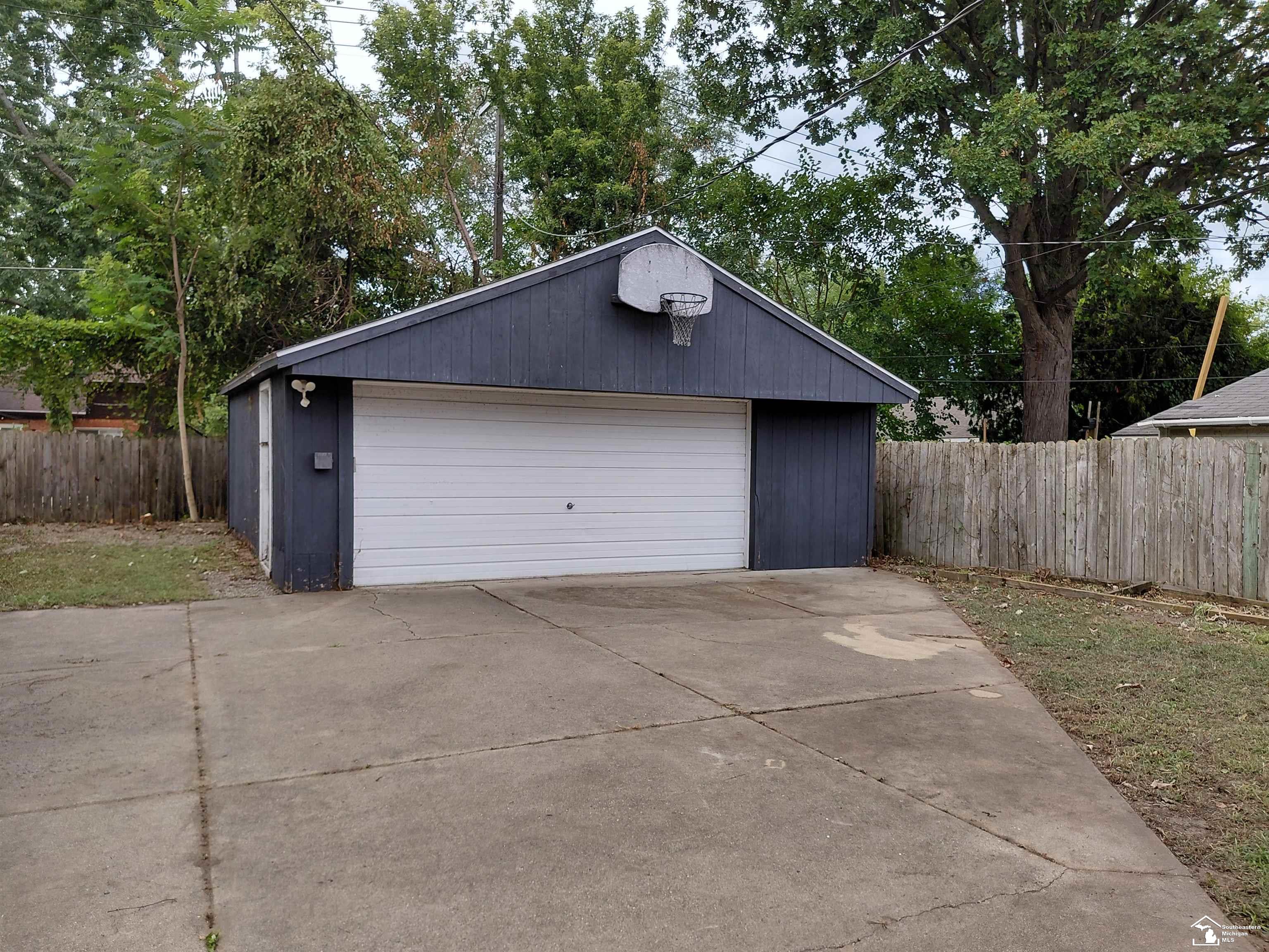 Photo 2 of Single family home for sale at 5705 N Vernon St, Dearborn Heights, MI 48127 | MLS# 57050220998 | Listing updated on 2026-09-07