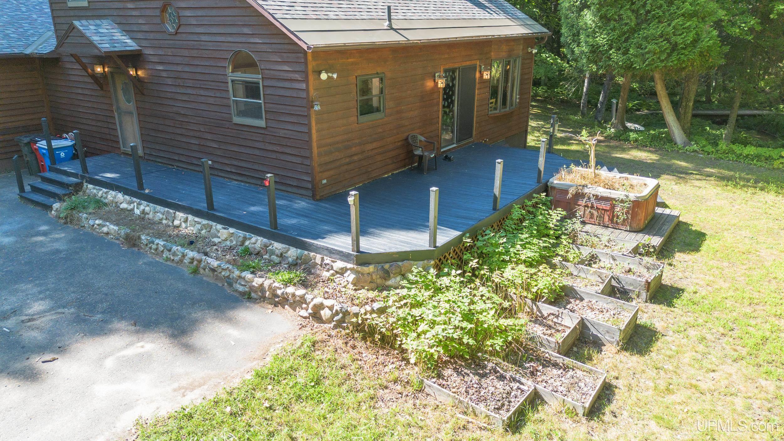 Photo 2 of Single family home for sale at 496 Co Rd 550, Marquette, MI 49855 | MLS# 50221139 | Listing updated on 2026-09-28