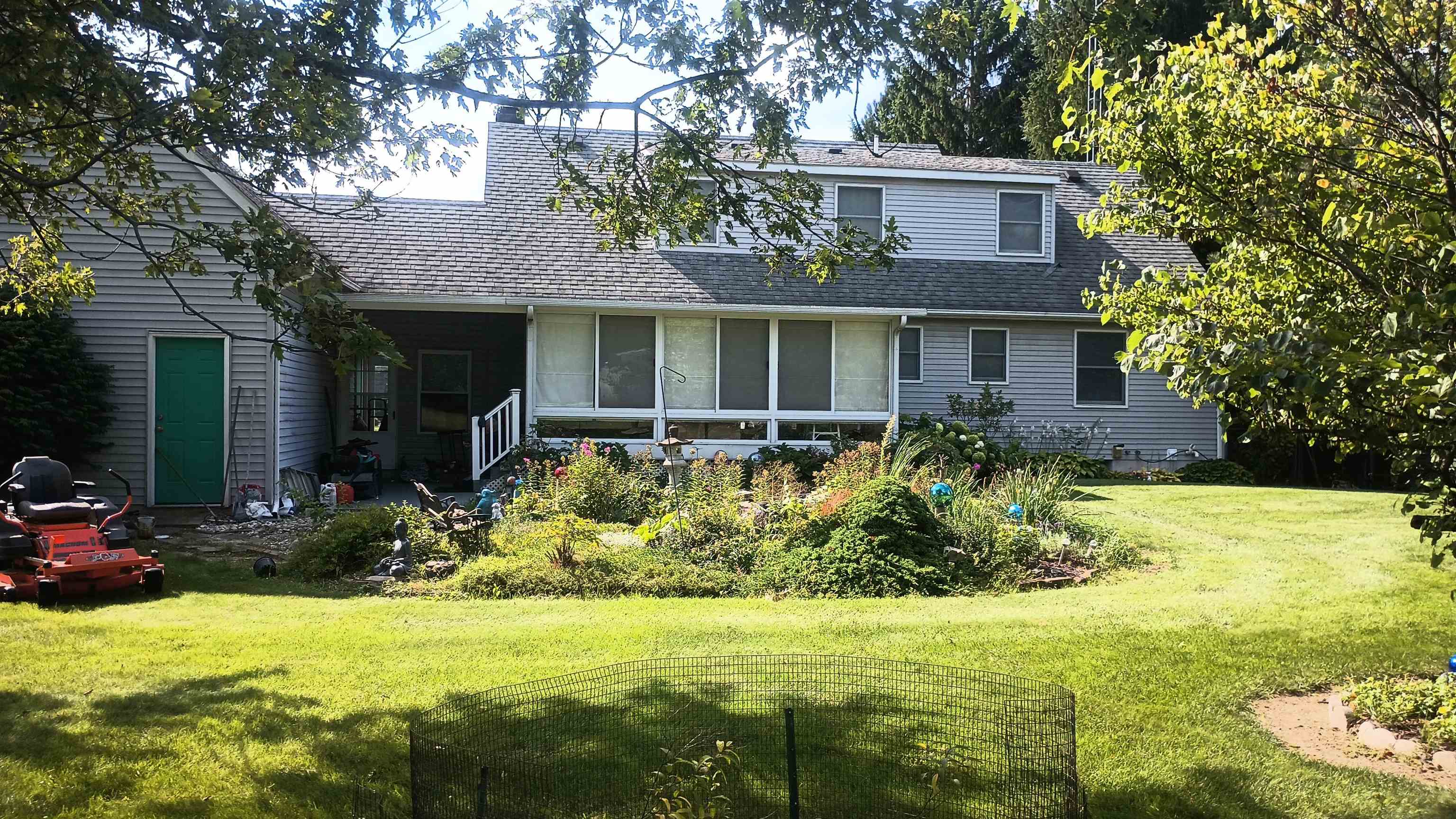Photo 2 of Single family home for sale at 16465 Jennings Rd, Fenton, MI 48430 | MLS# 5050221200 | Listing updated on 2026-09-14