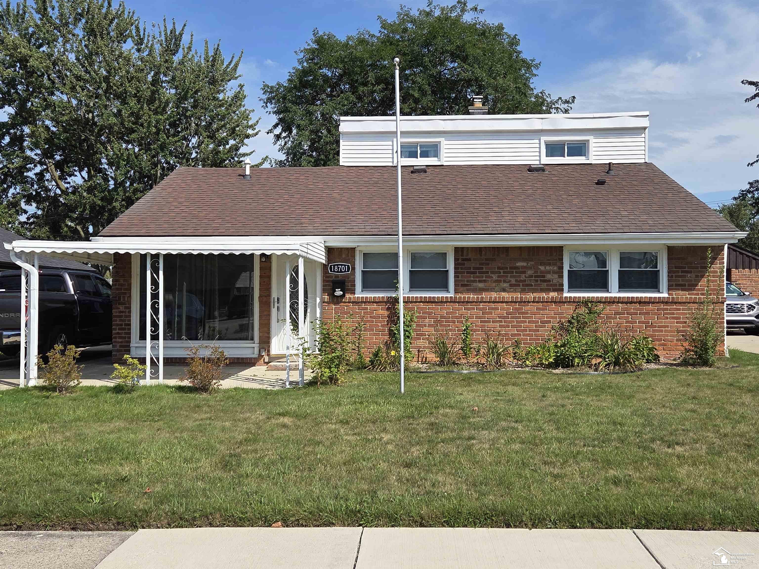 Single family home for sale at 18701 Hamann St, Riverview, MI 48193 | MLS# 57050221201