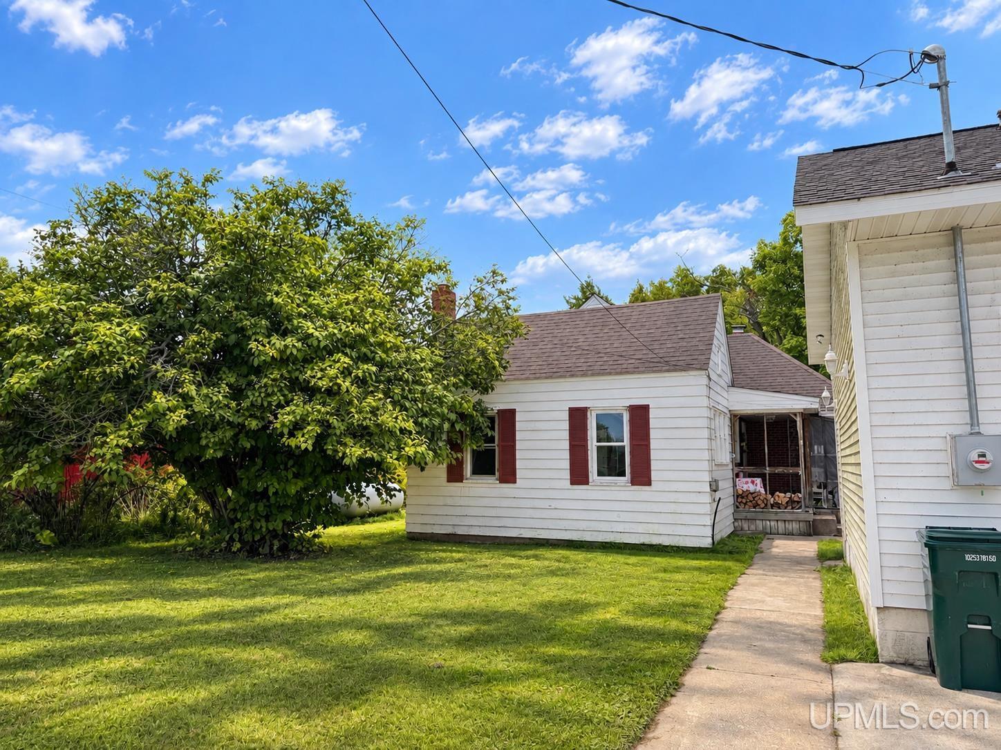 Photo 3 of Sale Pending at 1112 N Co Rd 432, Gulliver, MI 49840 | MLS# 50221231 | Listing updated on 2026-09-29
