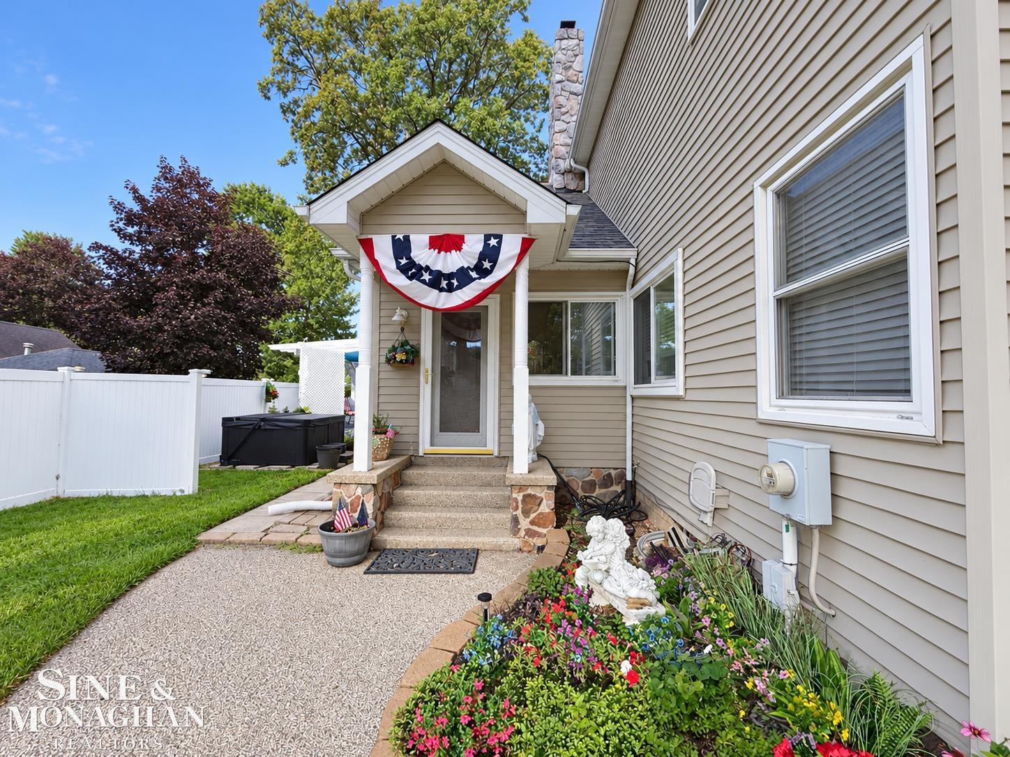 Photo 2 of Single family home for sale at 3451 Riverside Dr, Port Huron, MI 48060 | MLS# 58050221318 | Listing updated on 2026-09-17