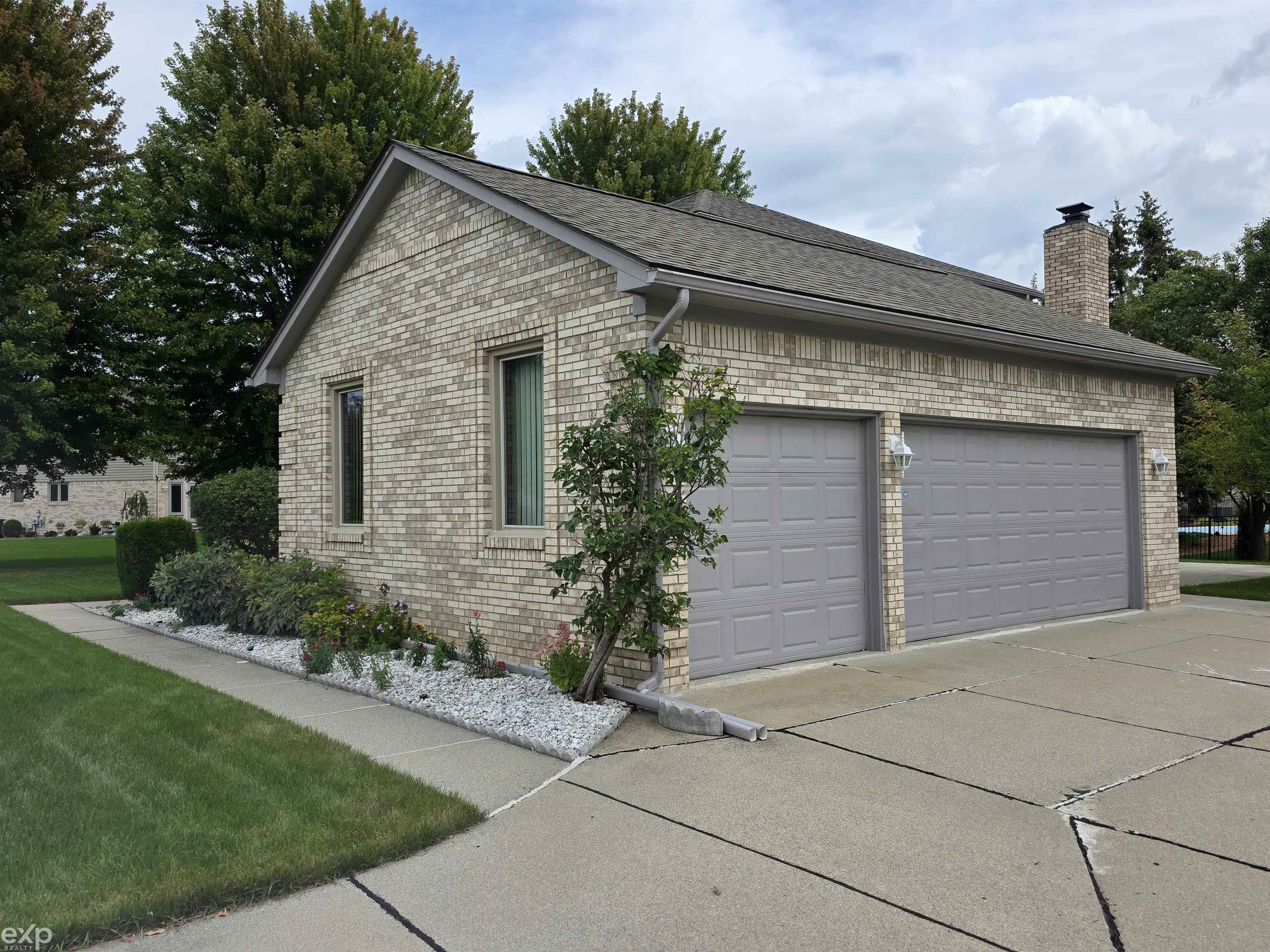Photo 2 of Single family home for sale at 47630 Robins Nest Dr, Shelby Township, MI 48315 | MLS# 58050221500 | Listing updated on 2026-09-17