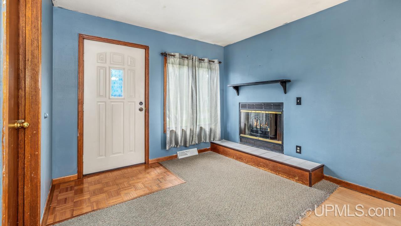 Photo 2 of Single family home for sale at 924 Michigan Ave, Kingsford, MI 49802 | MLS# 50221503 | Listing updated on 2026-09-12