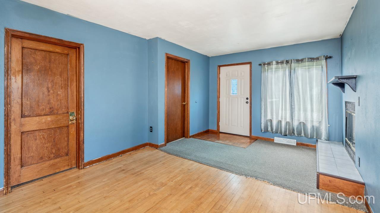 Photo 3 of Single family home for sale at 924 Michigan Ave, Kingsford, MI 49802 | MLS# 50221503 | Listing updated on 2026-09-12