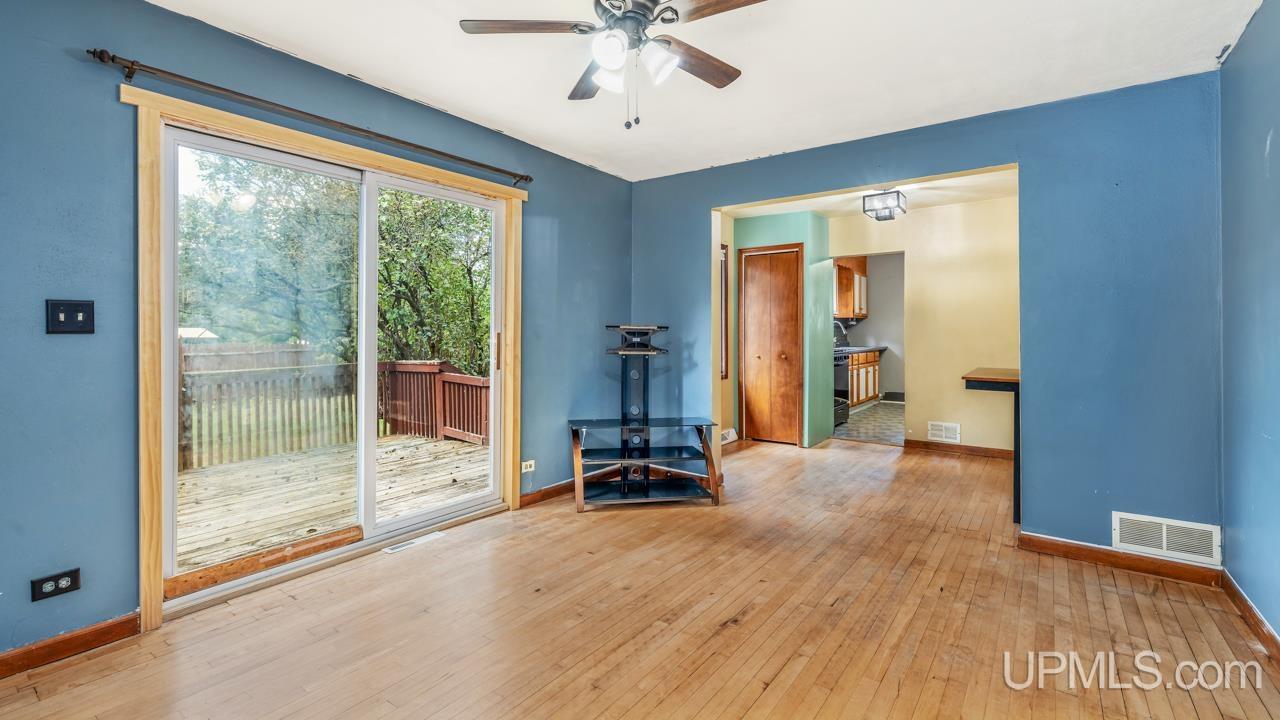 Photo 3 of Single family home for sale at 924 Michigan Ave, Kingsford, MI 49802 | MLS# 50221503 | Listing updated on 2026-09-12