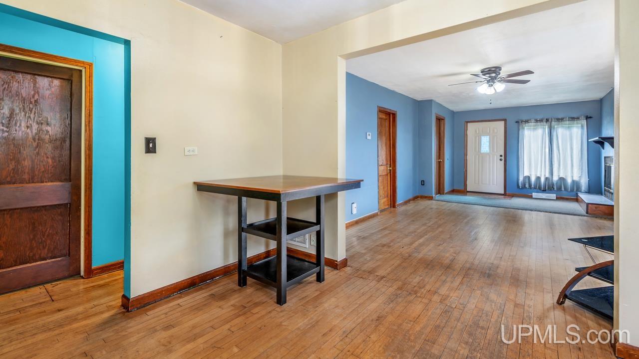 Photo 4 of Single family home for sale at 924 Michigan Ave, Kingsford, MI 49802 | MLS# 50221503 | Listing updated on 2026-09-12
