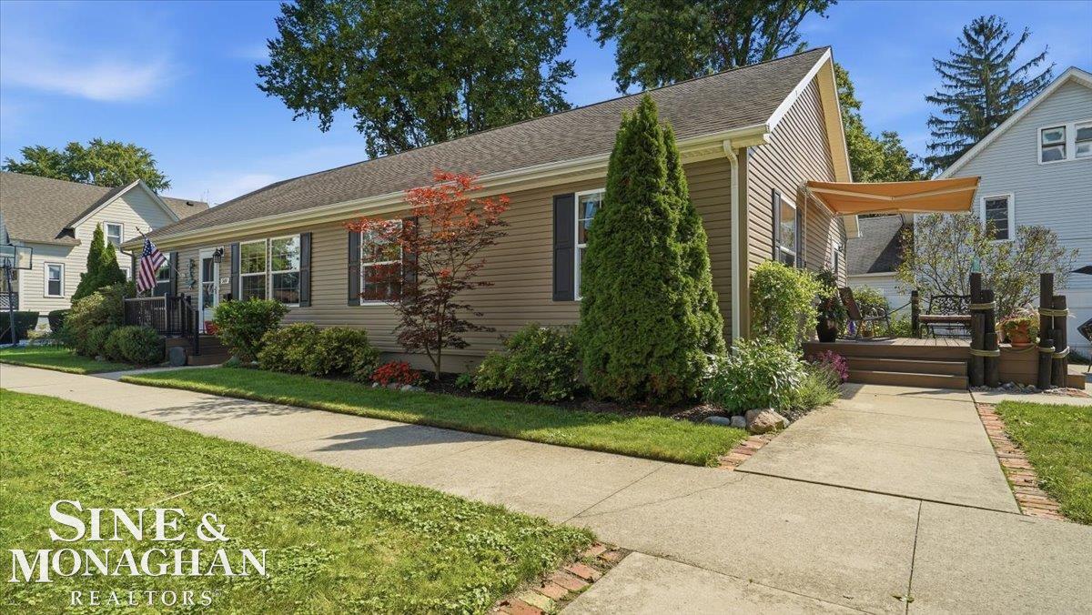 Photo 2 of Single family home for sale at 569 S Elizabeth St, Marine City, MI 48039 | MLS# 58050221538 | Listing updated on 2026-09-16