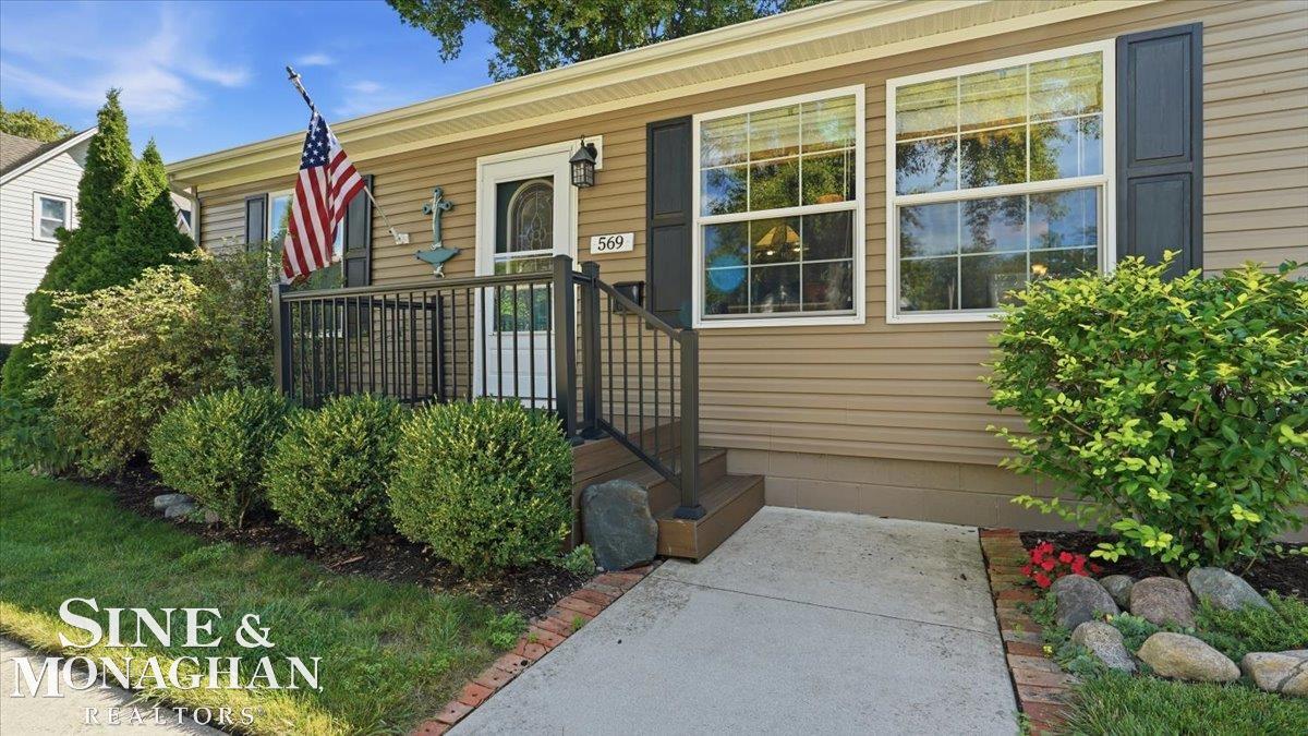 Photo 3 of Single family home for sale at 569 S Elizabeth St, Marine City, MI 48039 | MLS# 58050221538 | Listing updated on 2026-09-16