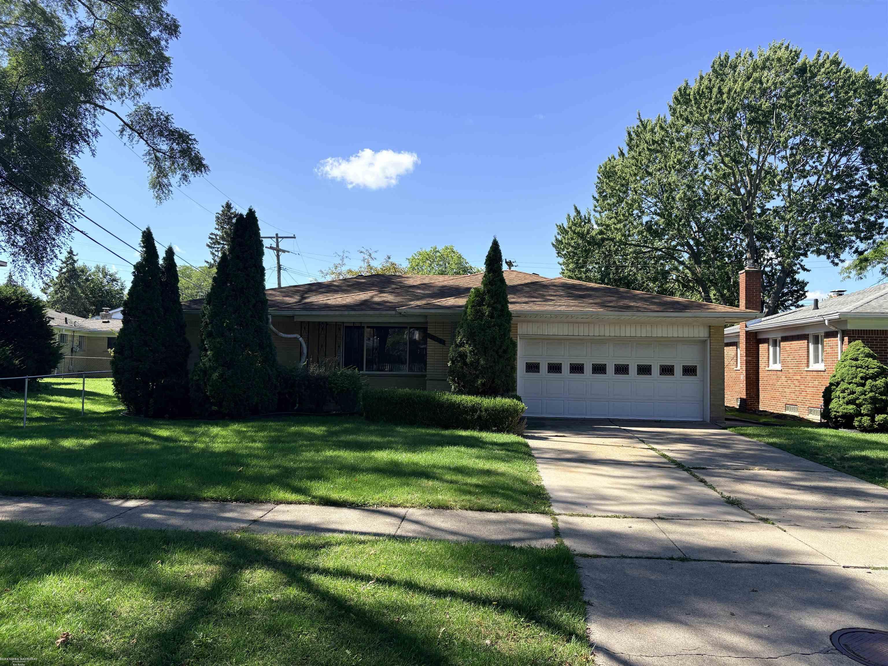 Photo 2 of Single family home for sale at 31225 Frank Dr, Warren, MI 48093 | MLS# 58050221552 | Listing updated on 2026-09-16