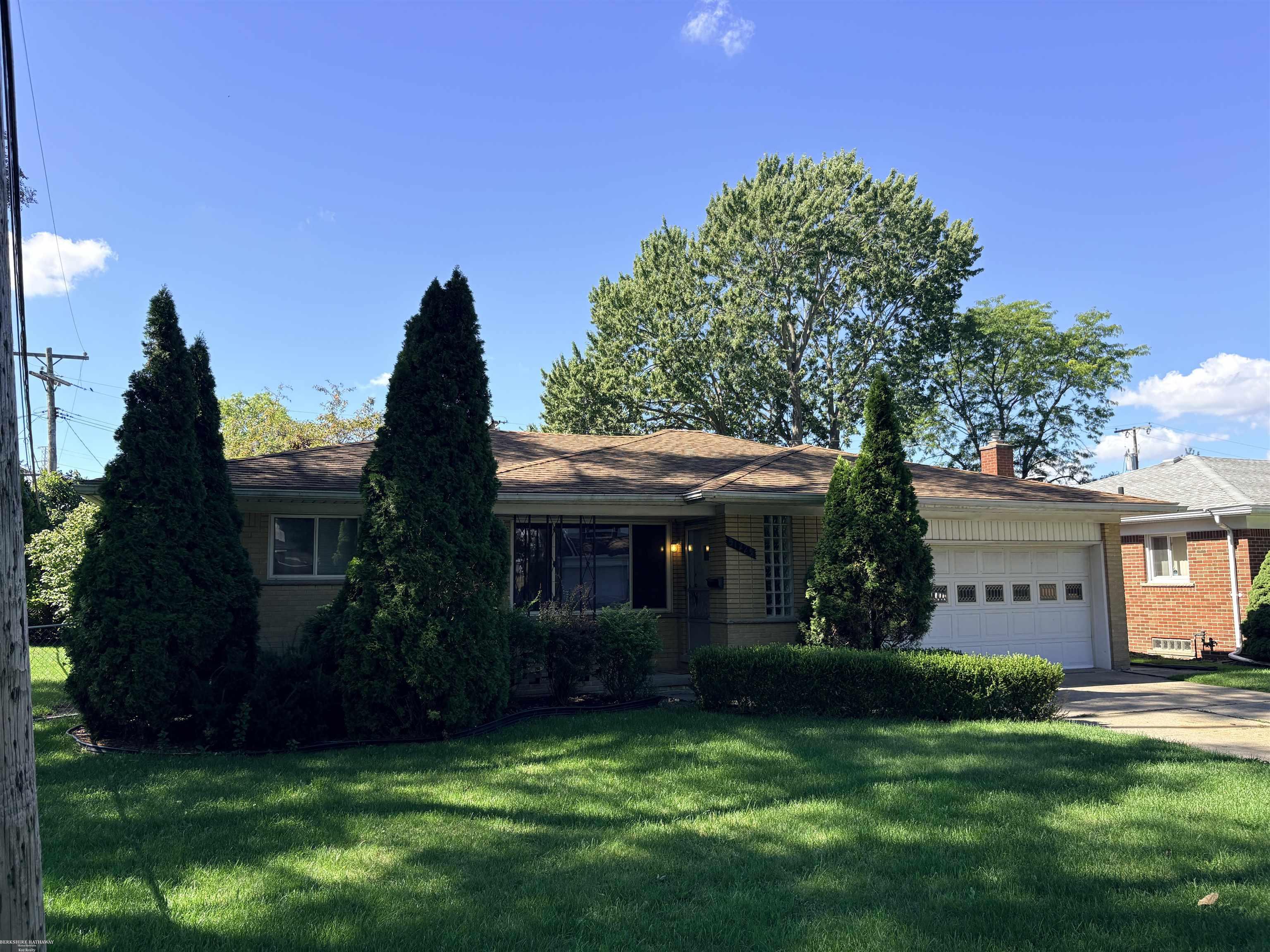 Photo 3 of Single family home for sale at 31225 Frank Dr, Warren, MI 48093 | MLS# 58050221552 | Listing updated on 2026-09-16