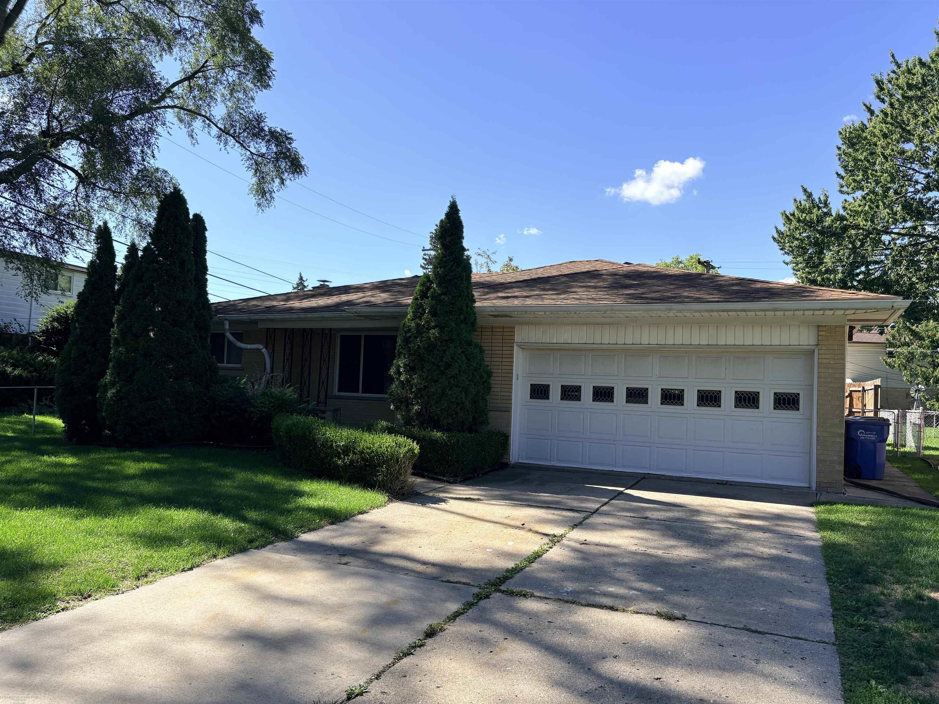 Photo 3 of Single family home for sale at 31225 Frank Dr, Warren, MI 48093 | MLS# 58050221552 | Listing updated on 2026-09-16
