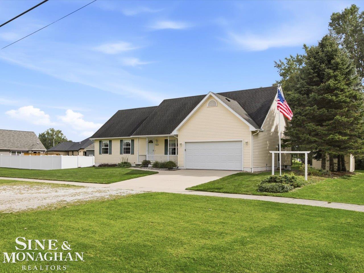 Photo 1 of Single family home for sale at 4281 Ravenswood Rd, Marysville, MI 48040 | MLS# 58050221582 | Listing updated on 2026-09-12