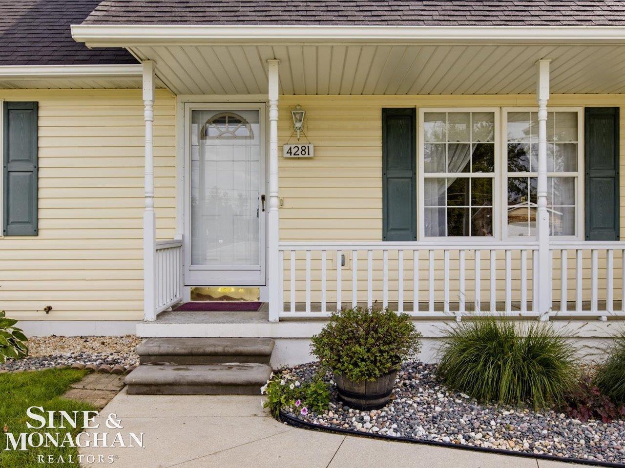 Photo 2 of Single family home for sale at 4281 Ravenswood Rd, Marysville, MI 48040 | MLS# 58050221582 | Listing updated on 2026-09-12