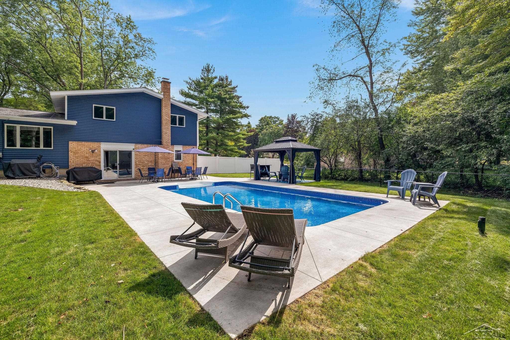 Photo 3 of Single family home for sale at 5403 Campau Dr, Midland, MI 48640 | MLS# 61050221585 | Listing updated on 2026-09-12