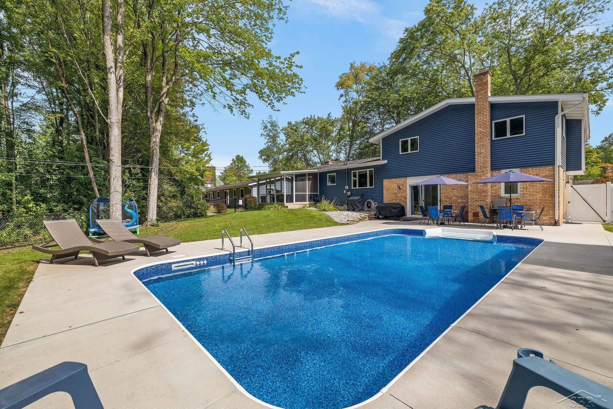 Photo 3 of Single family home for sale at 5403 Campau Dr, Midland, MI 48640 | MLS# 61050221585 | Listing updated on 2026-09-12