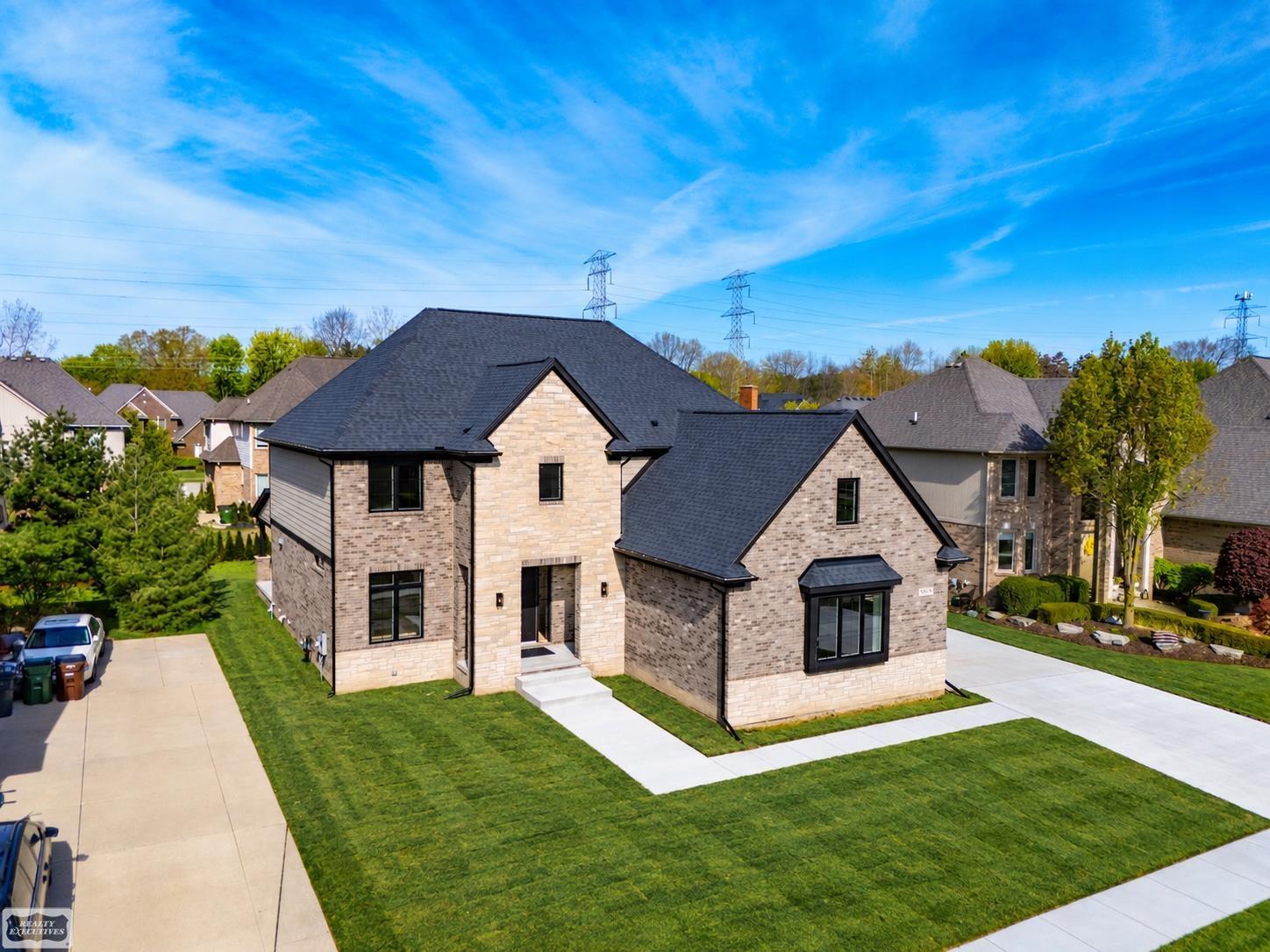 Photo 3 of Single family home for sale at 54679 White Pine Ln, Shelby Twp, MI 48315 | MLS# 50221609 | Listing updated on 2026-09-12