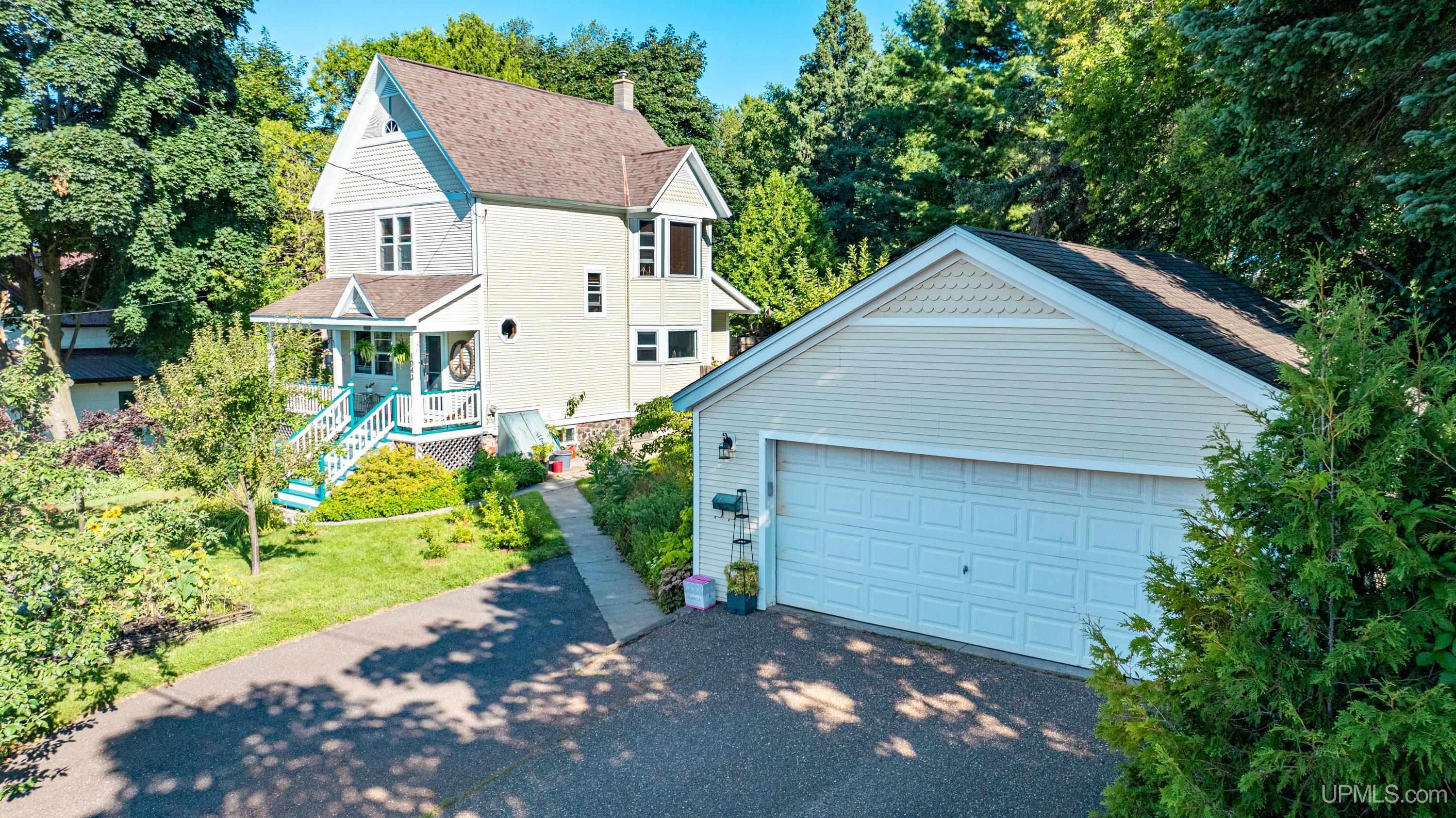 Photo 2 of Single family home for sale at 1043 Ingot St, Hancock, MI 49930 | MLS# 50221610 | Listing updated on 2026-09-12