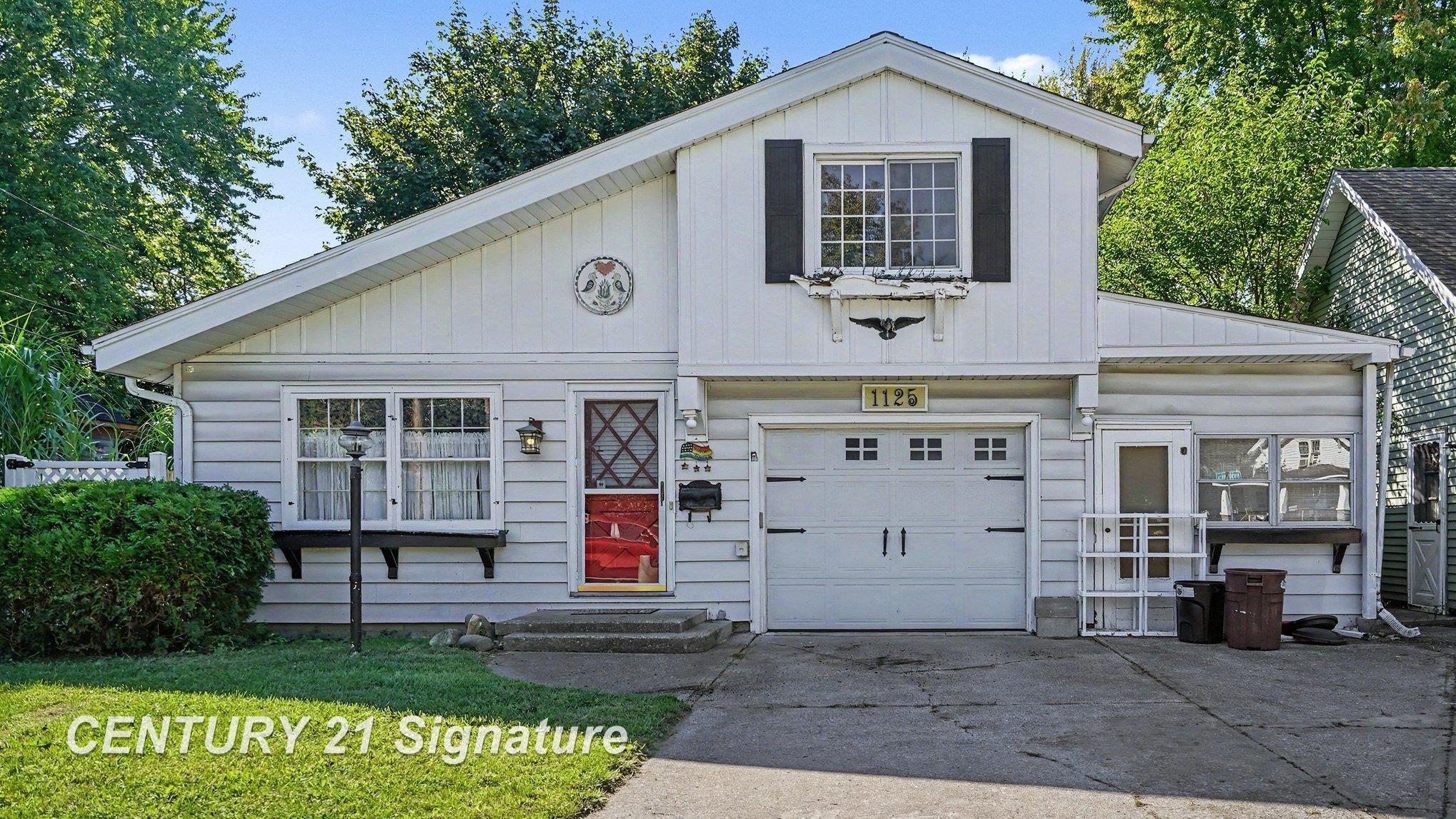 Single family home for sale at 1125 Wright St, Saginaw, MI 48602 | MLS# 61050221614