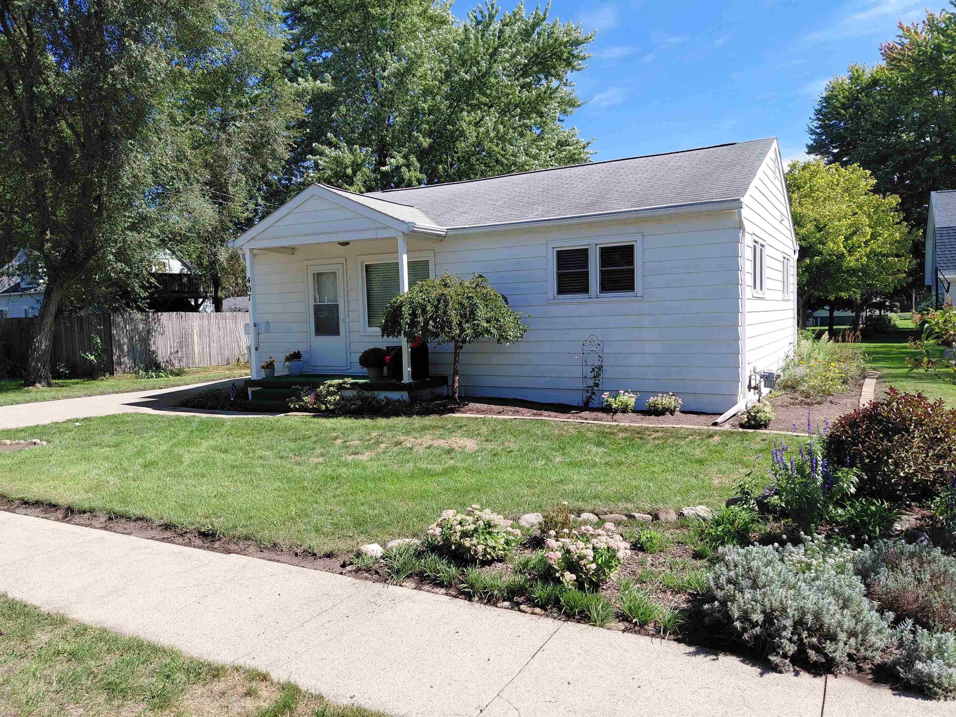 Photo 2 of Single family home for sale at 407 Sw Wood St Rd, Chesaning, MI 48616 | MLS# 50221620 | Listing updated on 2026-10-04