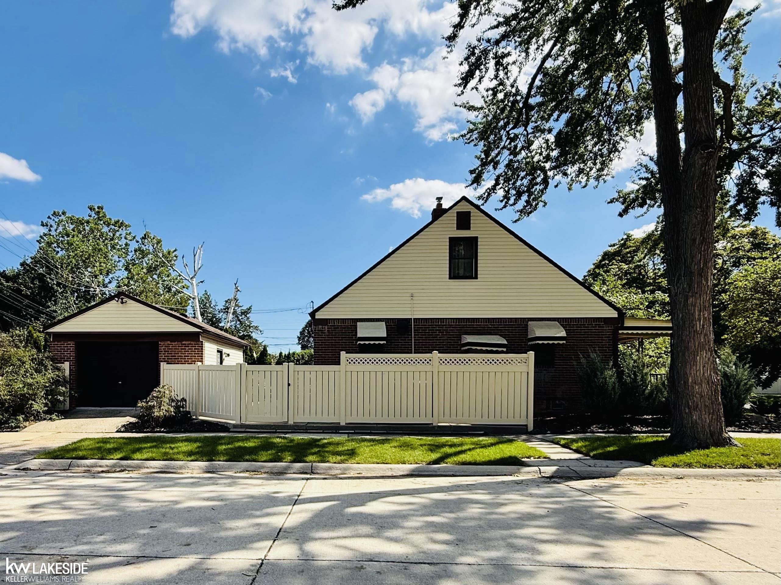 Photo 2 of Single family home for sale at 18674 Carlysle St, Dearborn, MI 48124 | MLS# 50221633 | Listing updated on 2026-09-13