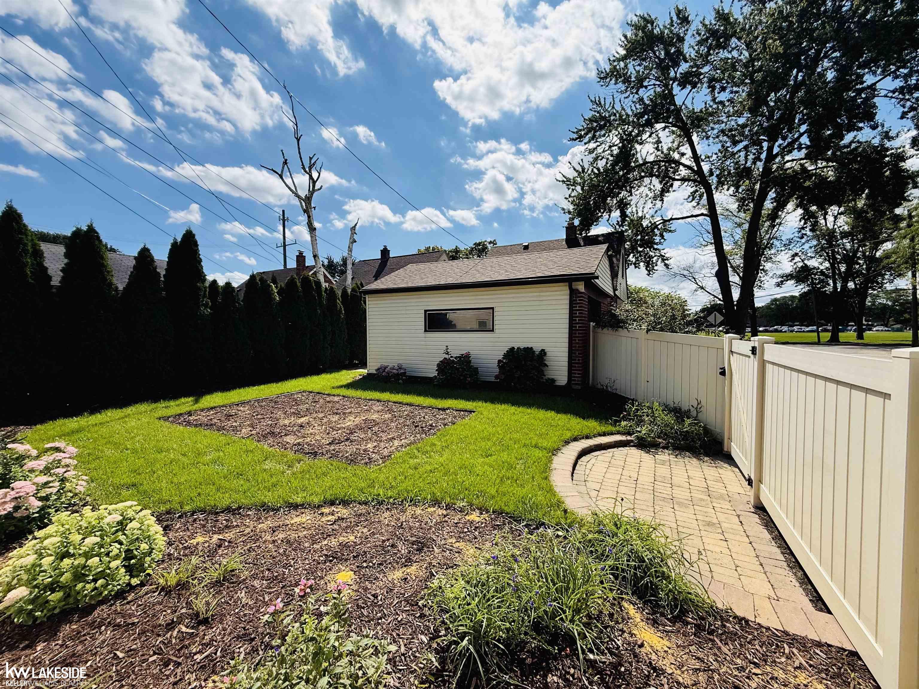 Photo 2 of Single family home for sale at 18674 Carlysle St, Dearborn, MI 48124 | MLS# 50221633 | Listing updated on 2026-09-13