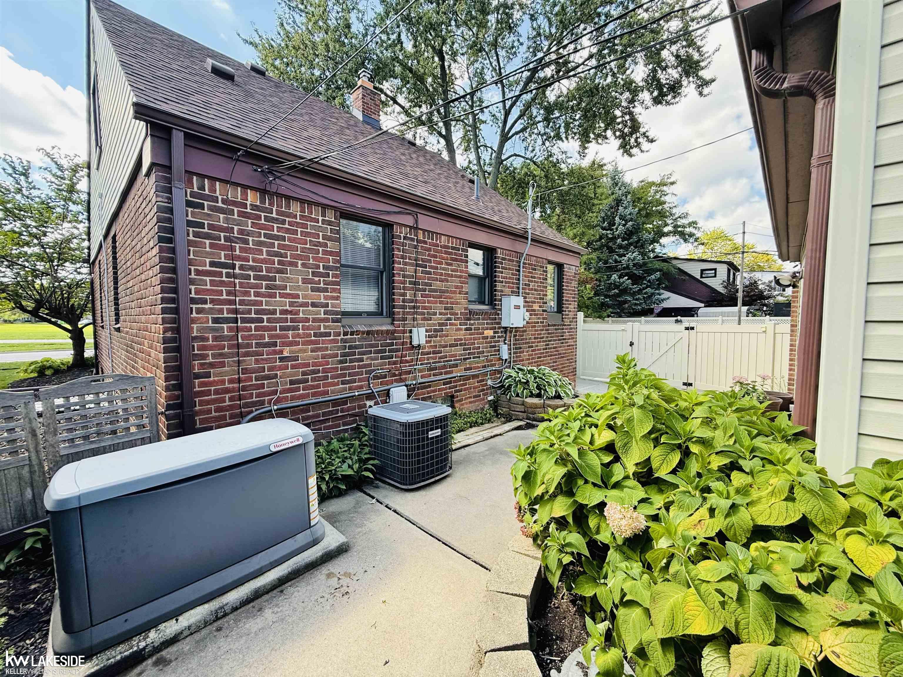 Photo 4 of Single family home for sale at 18674 Carlysle St, Dearborn, MI 48124 | MLS# 50221633 | Listing updated on 2026-09-13