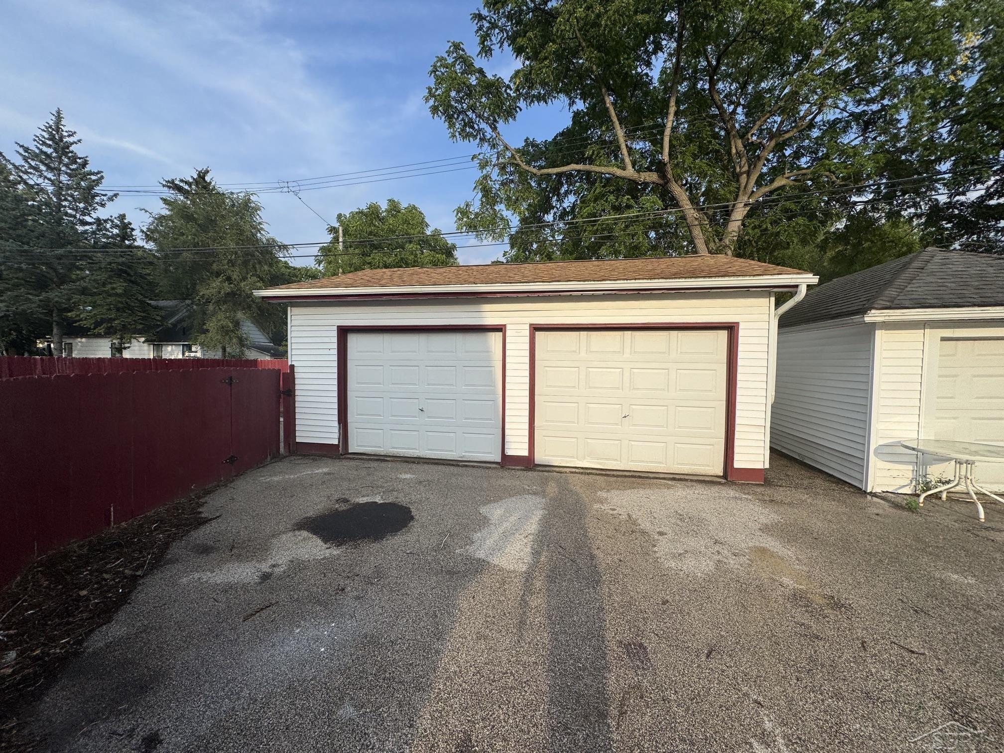 Photo 2 of Single family home for sale at 813 Fitzhugh St, Bay City, MI 48708 | MLS# 50221640 | Listing updated on 2026-09-13