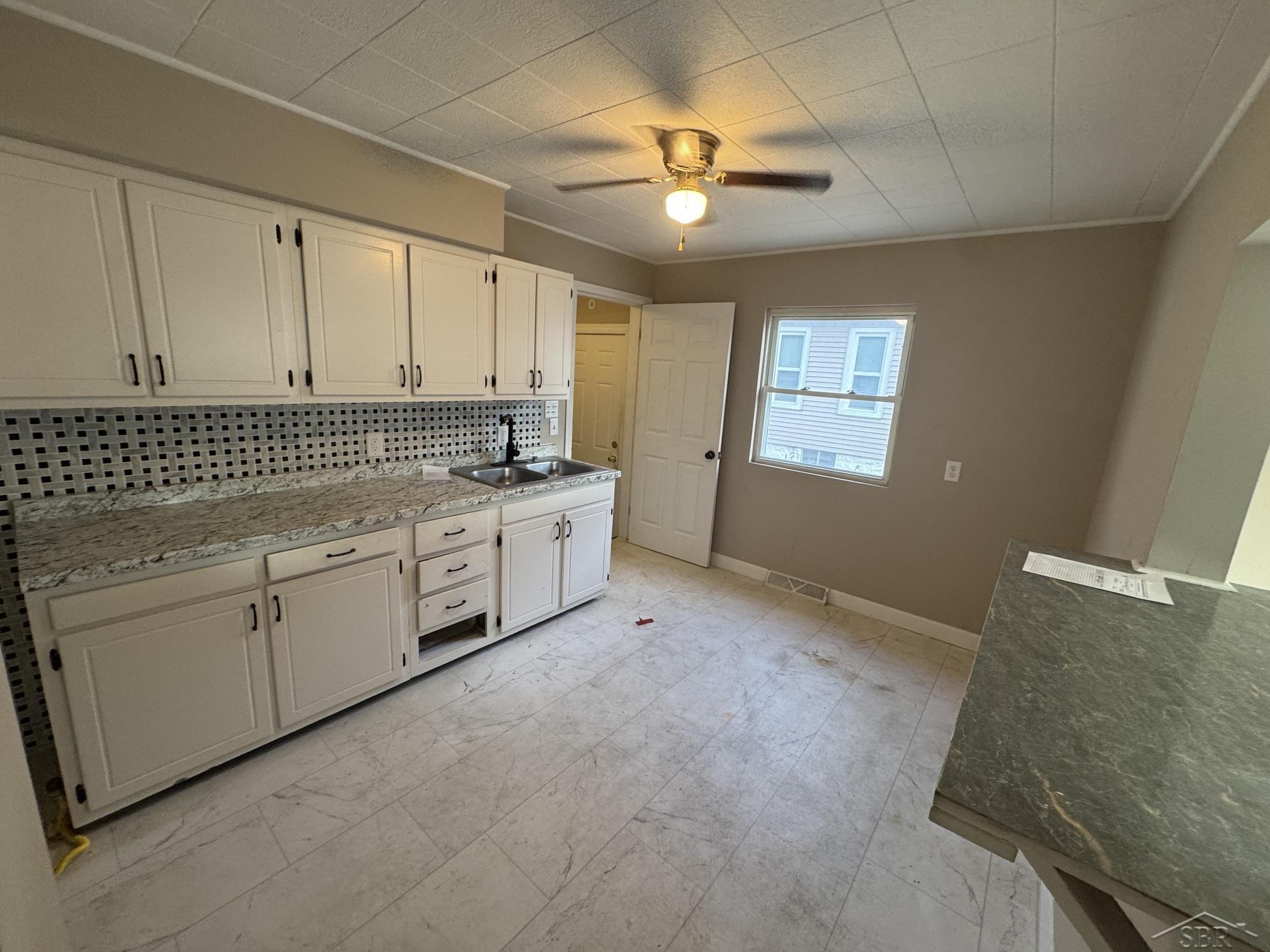 Photo 4 of Single family home for sale at 813 Fitzhugh St, Bay City, MI 48708 | MLS# 50221640 | Listing updated on 2026-09-13