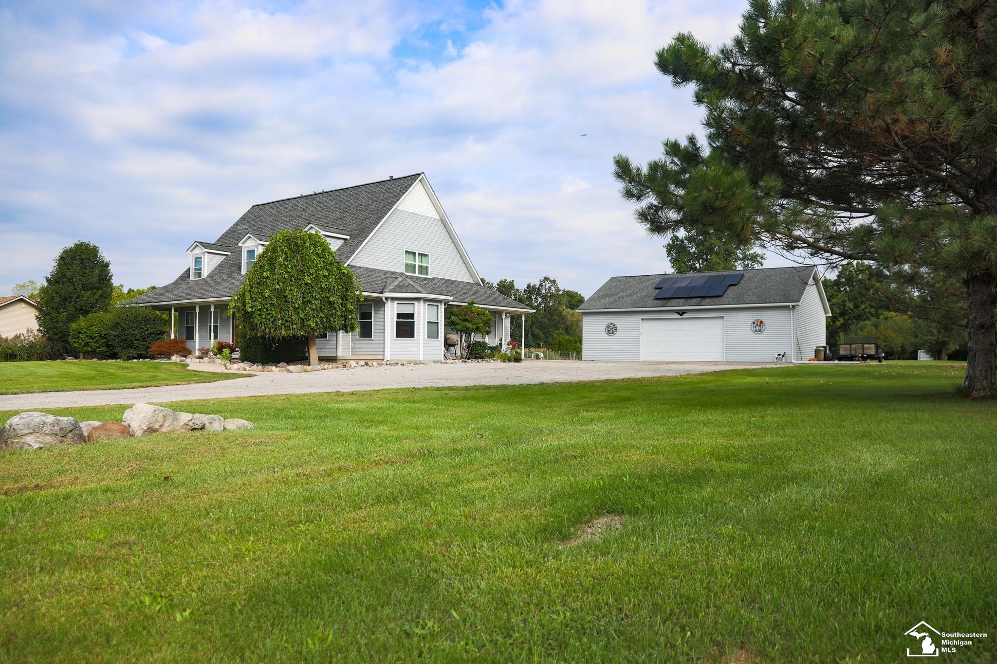 Photo 3 of Single family home for sale at 15480 Lee Rd, Rockwood, MI 48173 | MLS# 57050221641 | Listing updated on 2026-09-17
