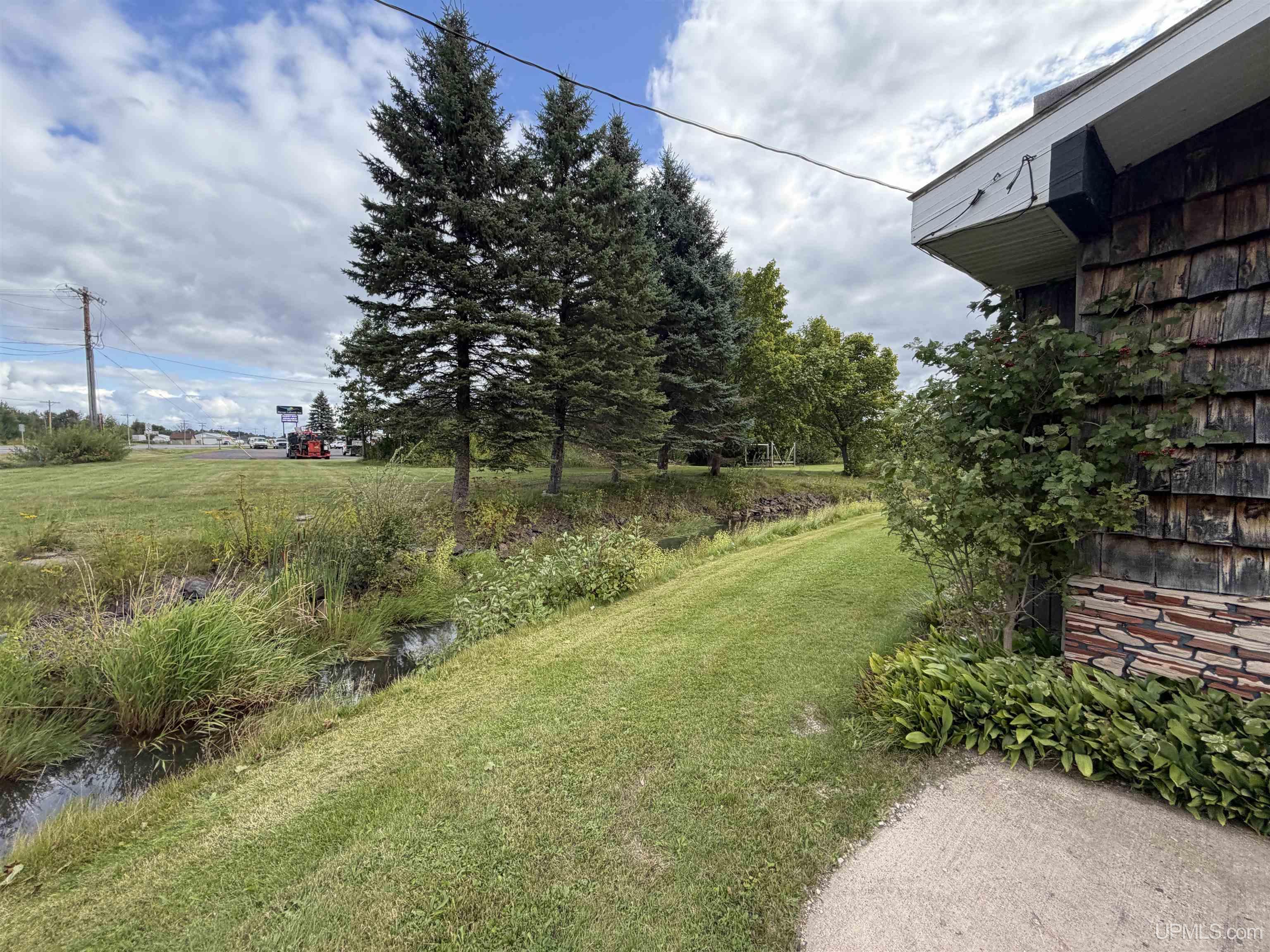 Photo 2 of Single family home for sale at 1017 Us Hwy 41, Baraga, MI 49908 | MLS# 50221648 | Listing updated on 2026-09-13
