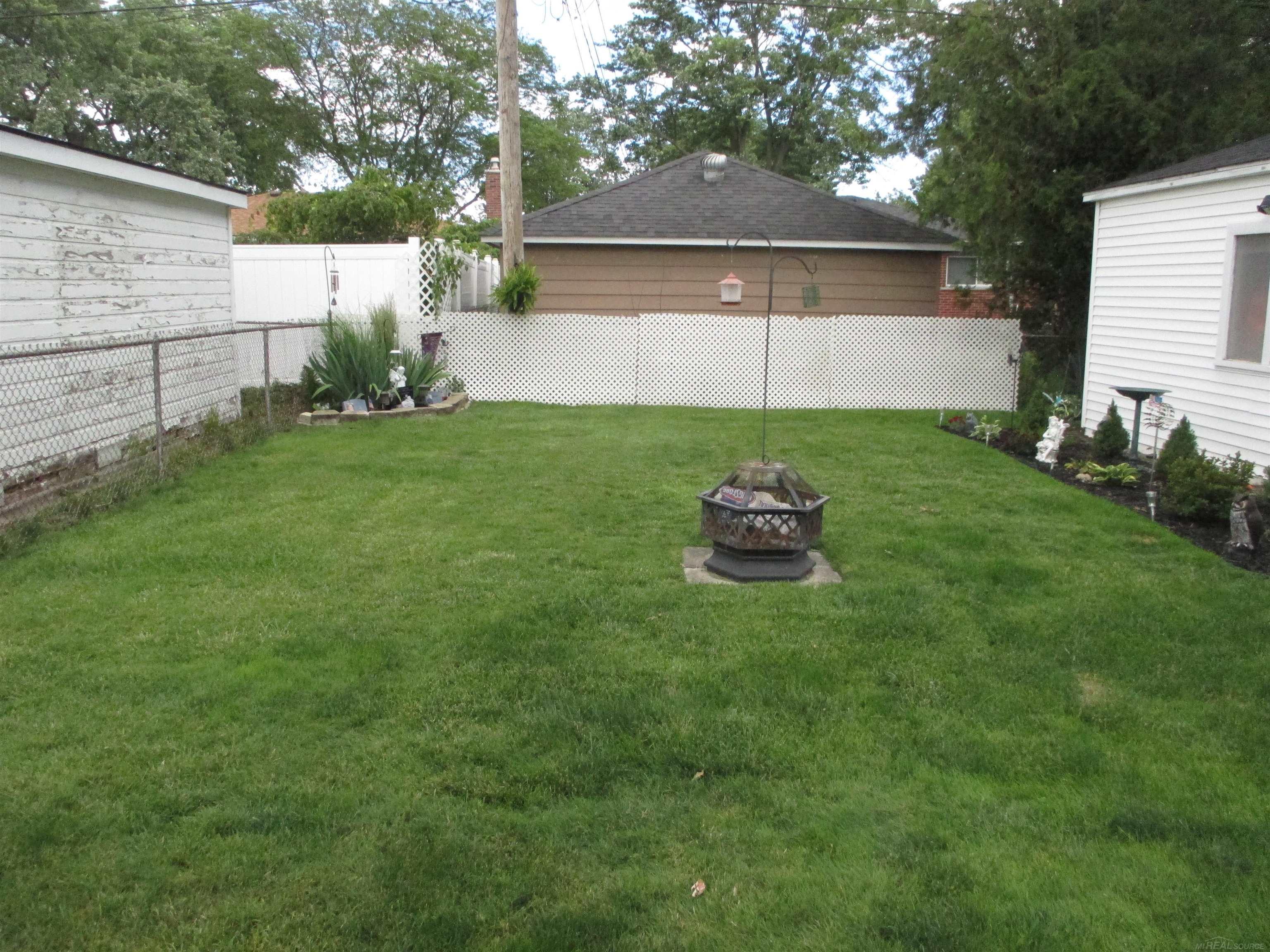 Photo 26 of Single family home for sale at 24624 Marine Ave, Eastpointe, MI 48021 | MLS# 50221657 | Listing updated on 2026-09-13