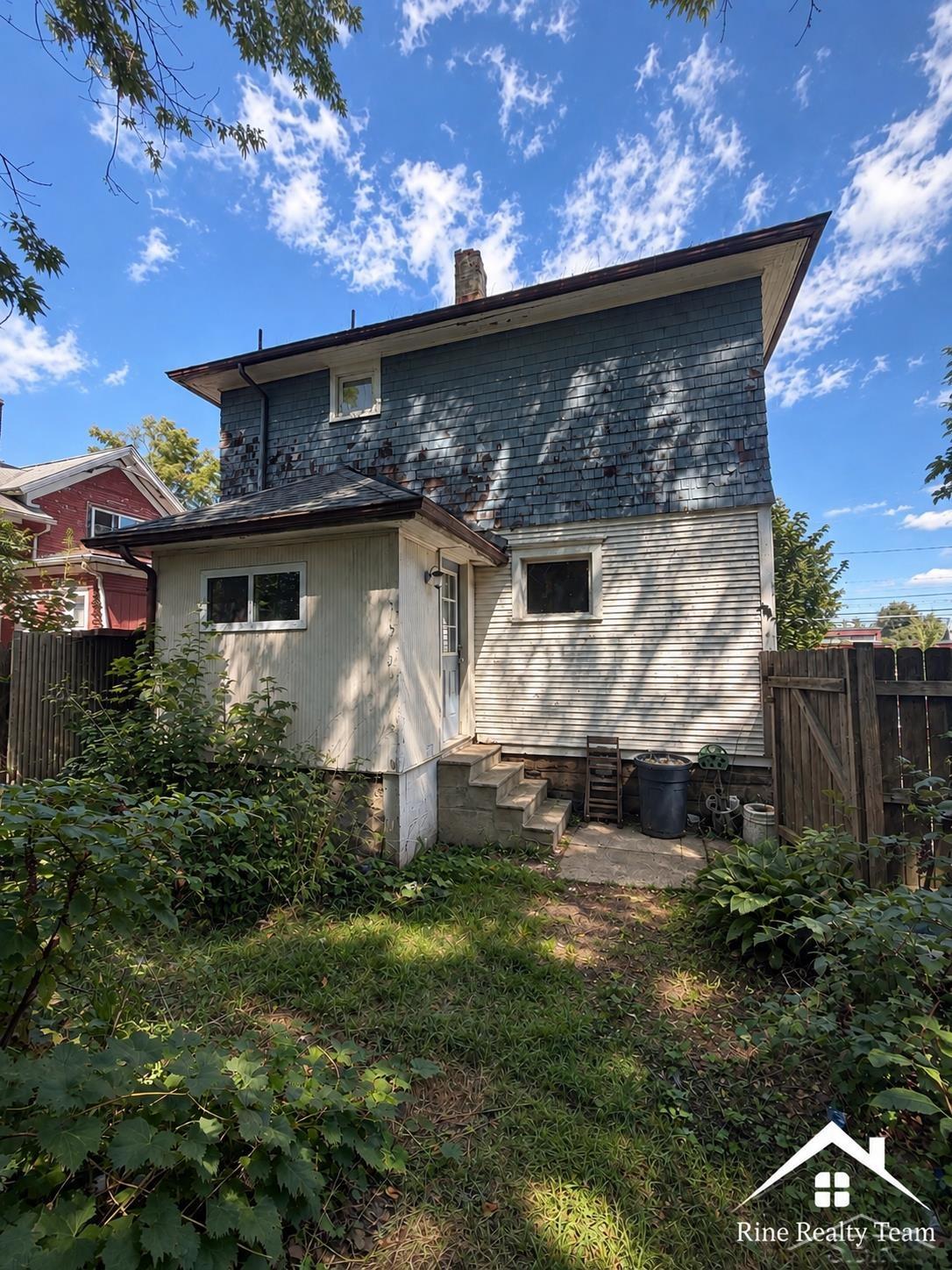 Photo 4 of Single family home for sale at 315 W Morrell St, Jackson, MI 49203 | MLS# 50221666 | Listing updated on 2026-09-14
