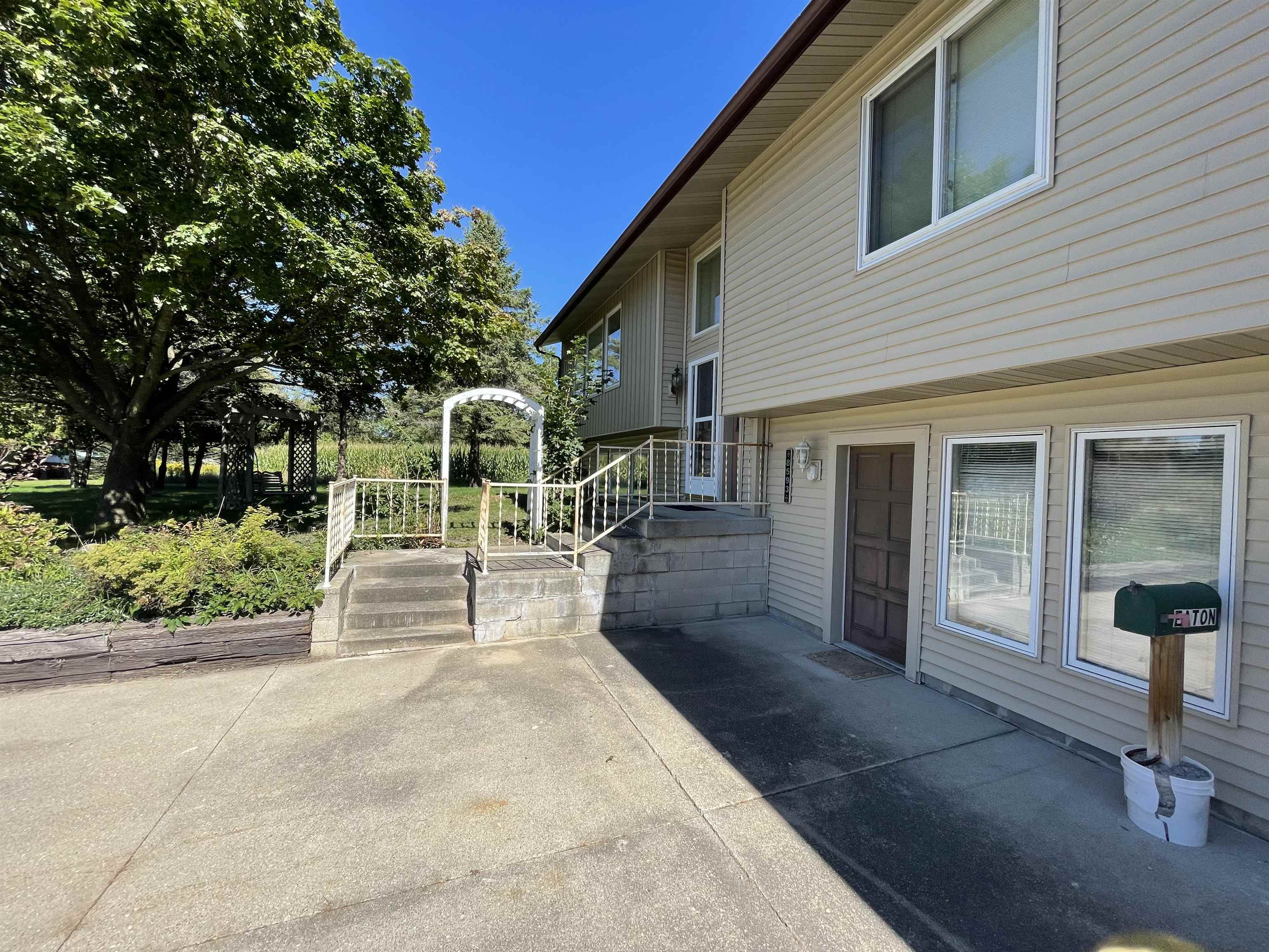 Photo 1 of Single family home for sale at 8593 S Clare Ave, Clare, MI 48617 | MLS# 50221669 | Listing updated on 2026-09-30