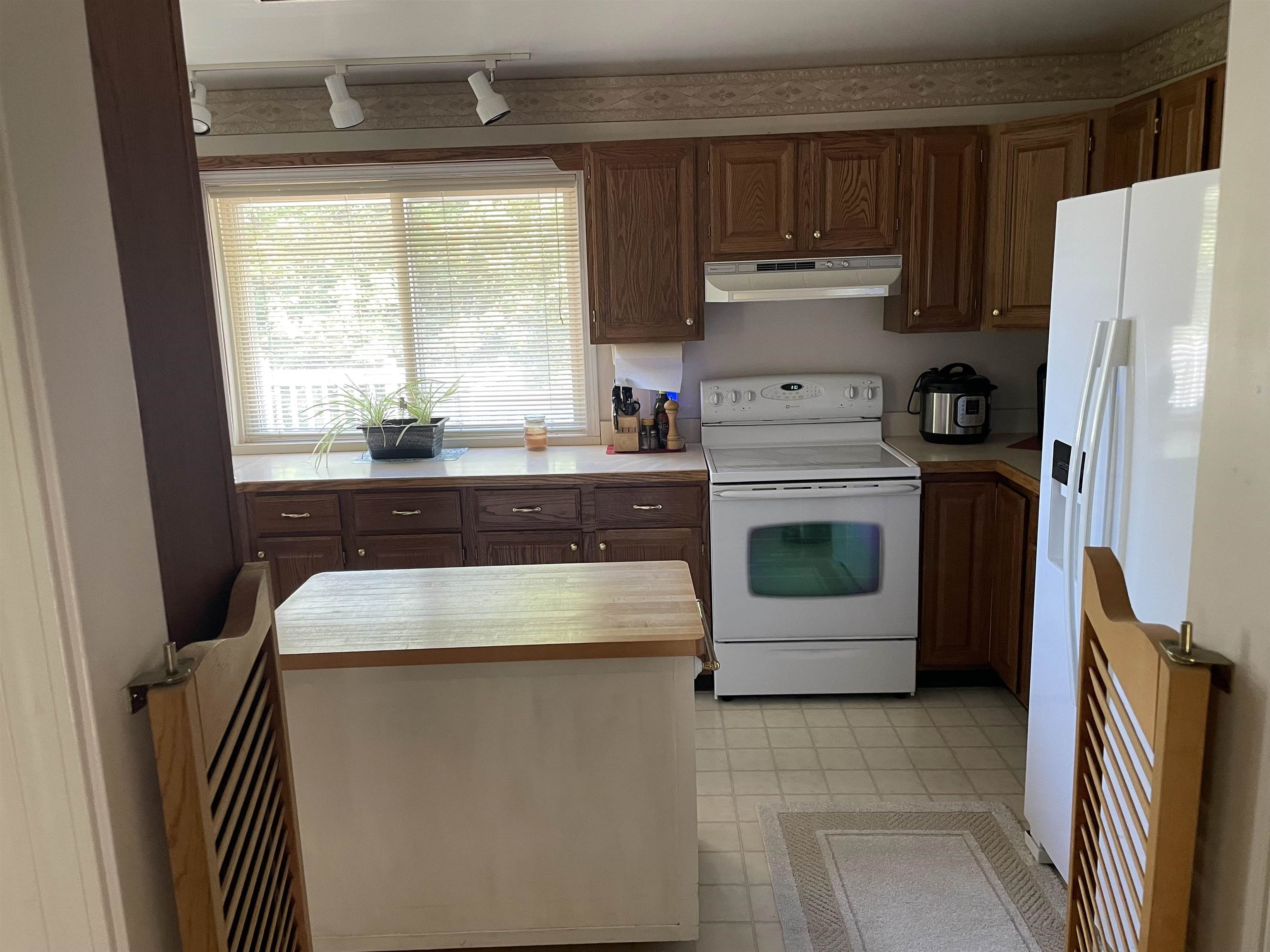 Photo 4 of Single family home for sale at 8593 S Clare Ave, Clare, MI 48617 | MLS# 50221669 | Listing updated on 2026-09-30