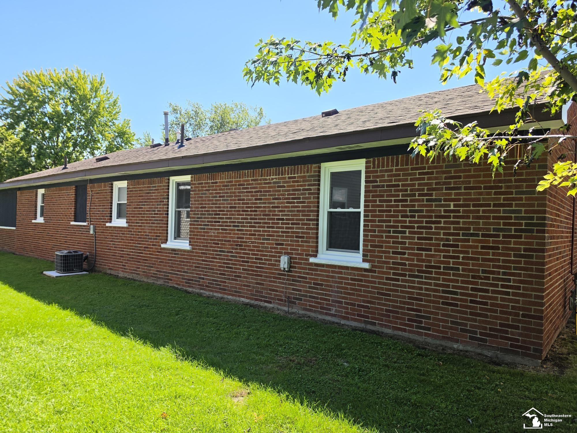Photo 3 of Single family home for sale at 3451 Parkwood Ave, Monroe, MI 48162 | MLS# 57050221670 | Listing updated on 2026-09-17