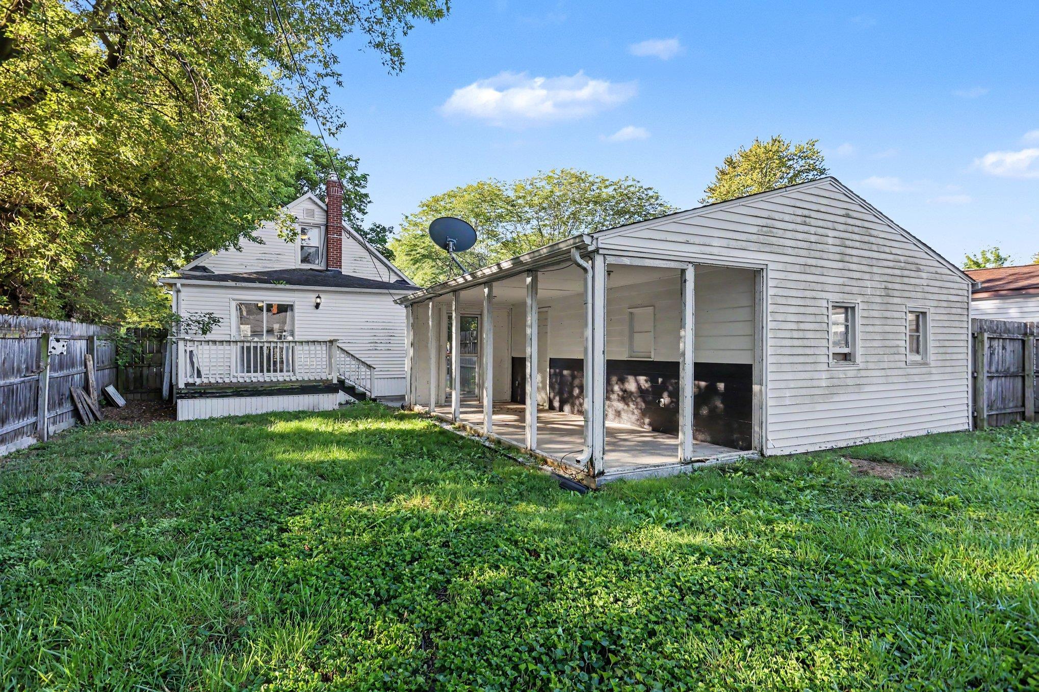 Photo 2 of Single family home for sale at 1826 Gilbert St, Saginaw, MI 48602 | MLS# 50221675 | Listing updated on 2026-09-16