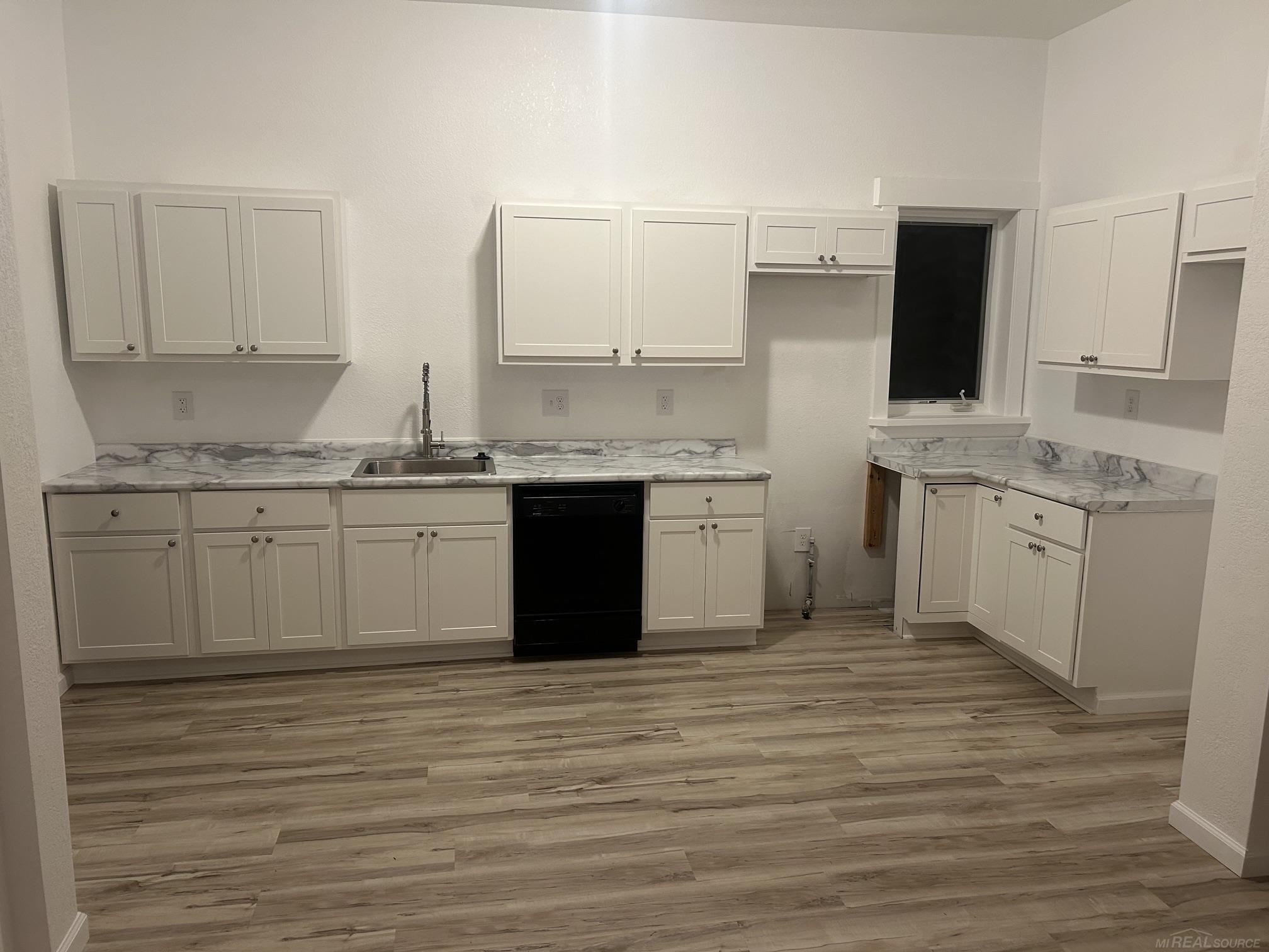 Photo 3 of Single family home for sale at 1473 Division St, Muskegon, MI 49441 | MLS# 58050221685 | Listing updated on 2026-09-14