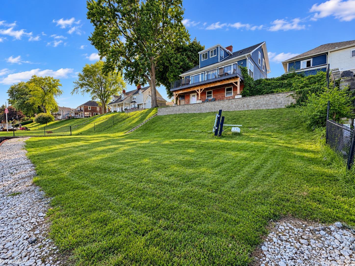 Photo 4 of Single family home for sale at 207 Gratiot Blvd, Marysville, MI 48040 | MLS# 58050221691 | Listing updated on 2026-09-18