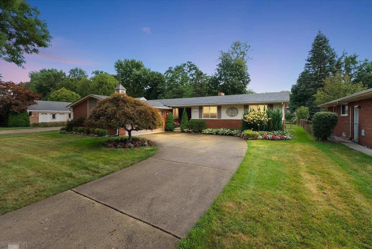Photo 1 of Sale Pending at 589 Anita Ave, Grosse Pointe Woods, MI 48236 | MLS# 58050221705 | Listing updated on 2026-09-14